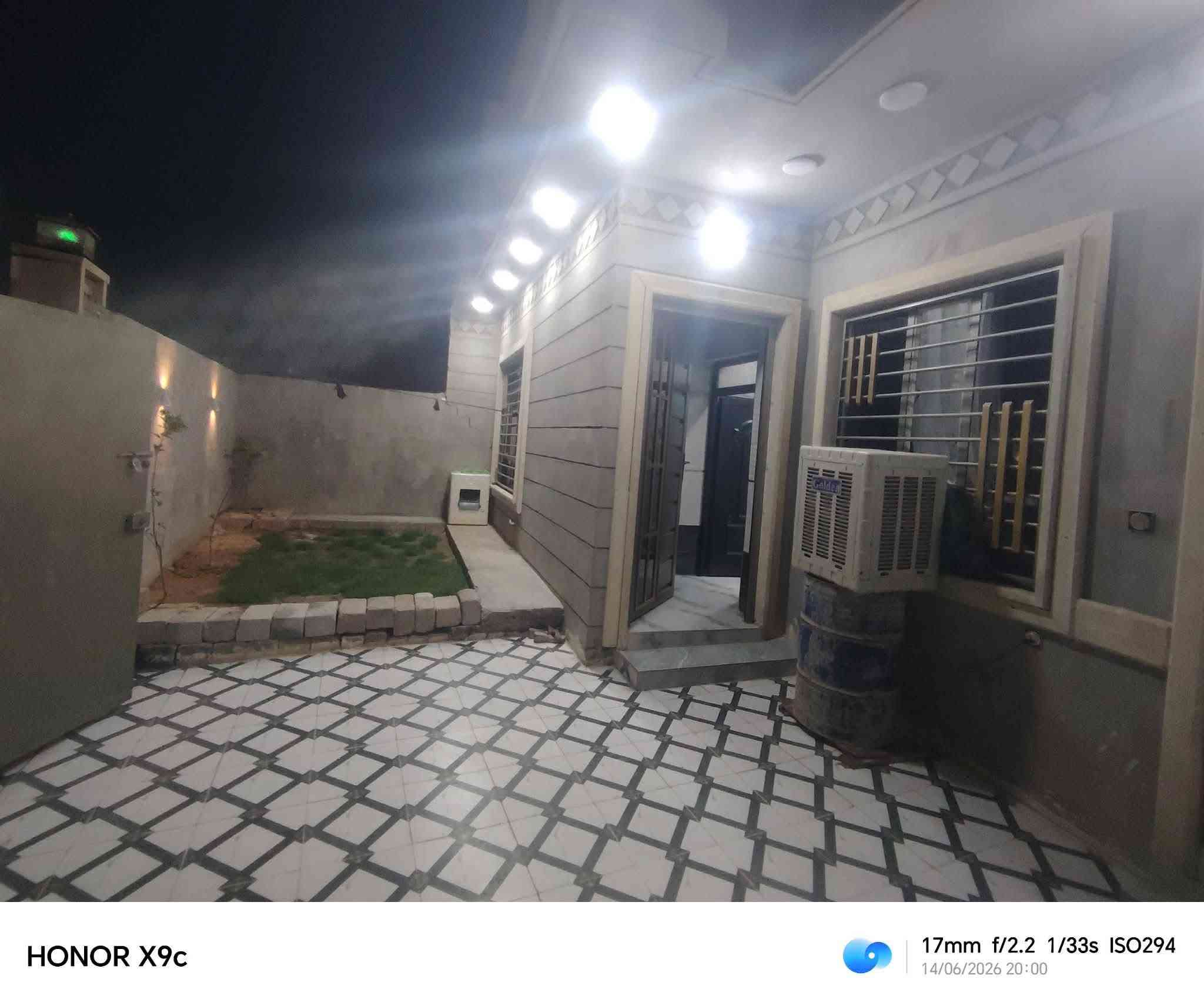 بيت للبيع قوسيات حي الايمان غرفتين نوم+هول+استقبال+مطبخ+صحيات داخل وخارج مساحه 180 متر السعر 60 وبي مجال شي بسيط سند زراعي 25 واجهه 12 نزال 15===***********====***********
