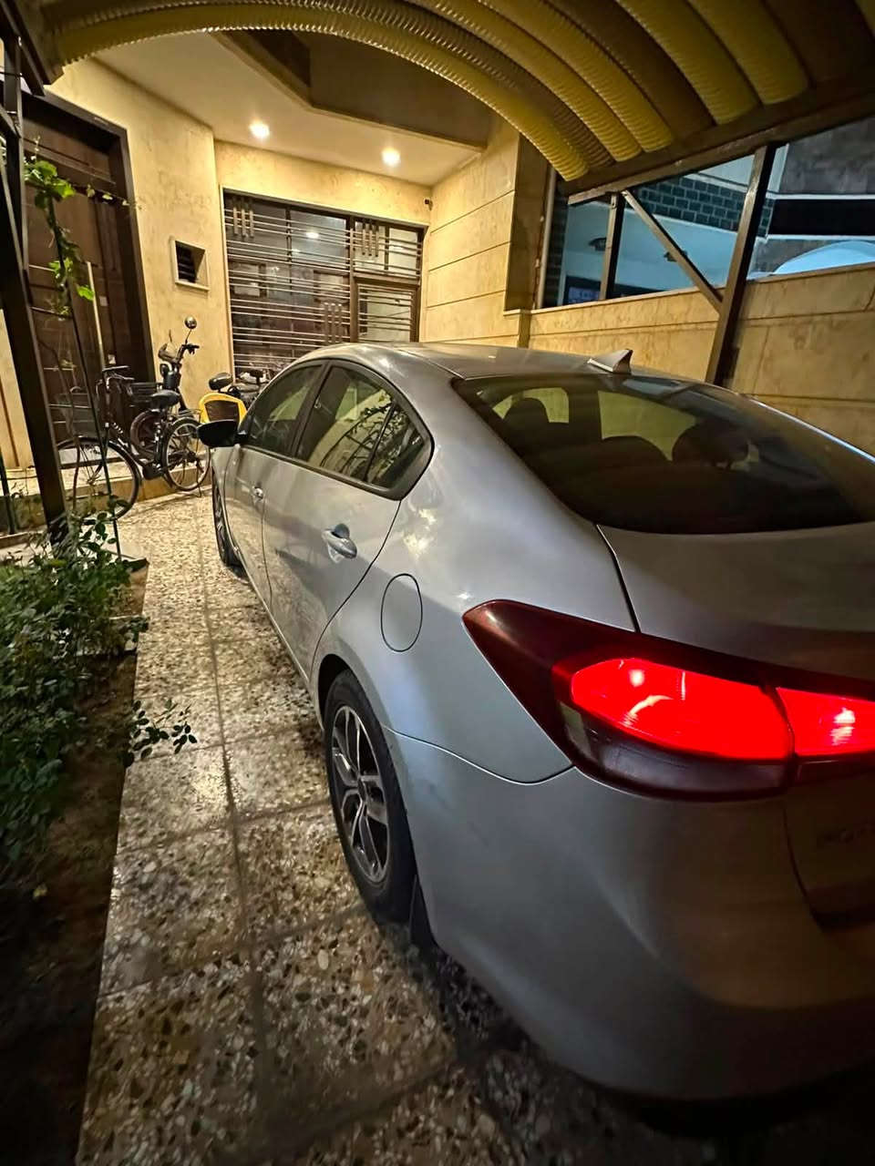 من رخصة ادمن الكورب
السلام عليكم فورتي ٢٠١٨سيارة مال بيت فول مواصفات شاشاة حجم كبير بلادي وباقي المواصفات معروفة السيارة حادثهة بين الباب والجاملغ  مصبوغات باب وجاملغ  السعر 105 وبيهة مجال 
*********** مكان السيارة بغداد
