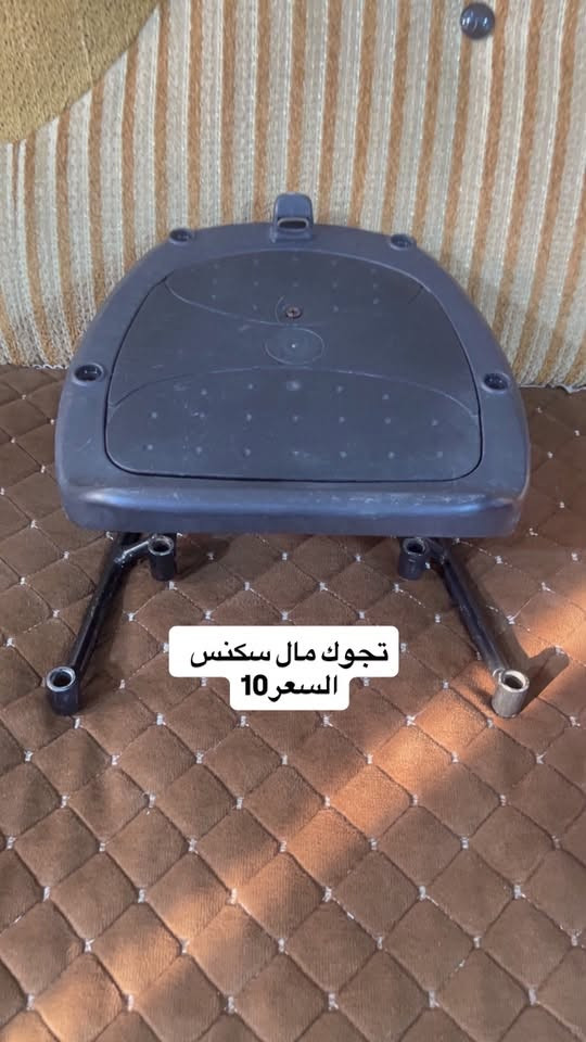أغراض سكنس كلة اصلي وبسعال مناسبة  ياباني الرقم ***********

نص مكتوب في الصور:
- رقم كوري
- السعر 5
- تجوك مال سكنس
- السعر 10
- بوشة 58 اصلي مال سكنس
- السعر 15
- مراية مال سكنس السعر 15 وبيها مجال
- ترايش اصلي ياماها