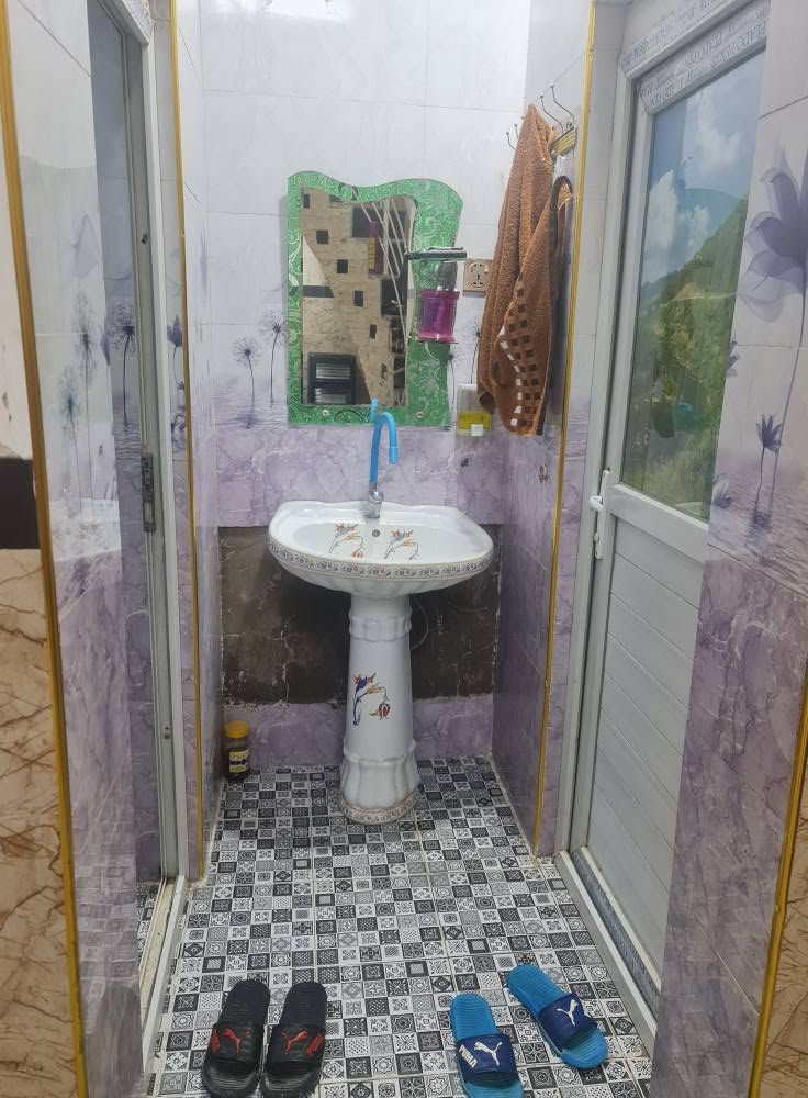 بيت للبيع زراعي سند ٢٥ طابو عثماني أسود مشمول بالتطويب العنوان / علوة الفحل 
كهرباء خط ذهبي 
المساحة ٢١٤ متر
الواجهة ١٨ متر والنزال ١٢ متر
البناء كونكريت طابوق السطح شتايكر
السعر٦٠مليون بي مجال
غرفتين واستقبال كبيرة ومطبخ كبير وتواليت عدد ٣
رقم الموبايل ***********
*********** النجف, العراق
