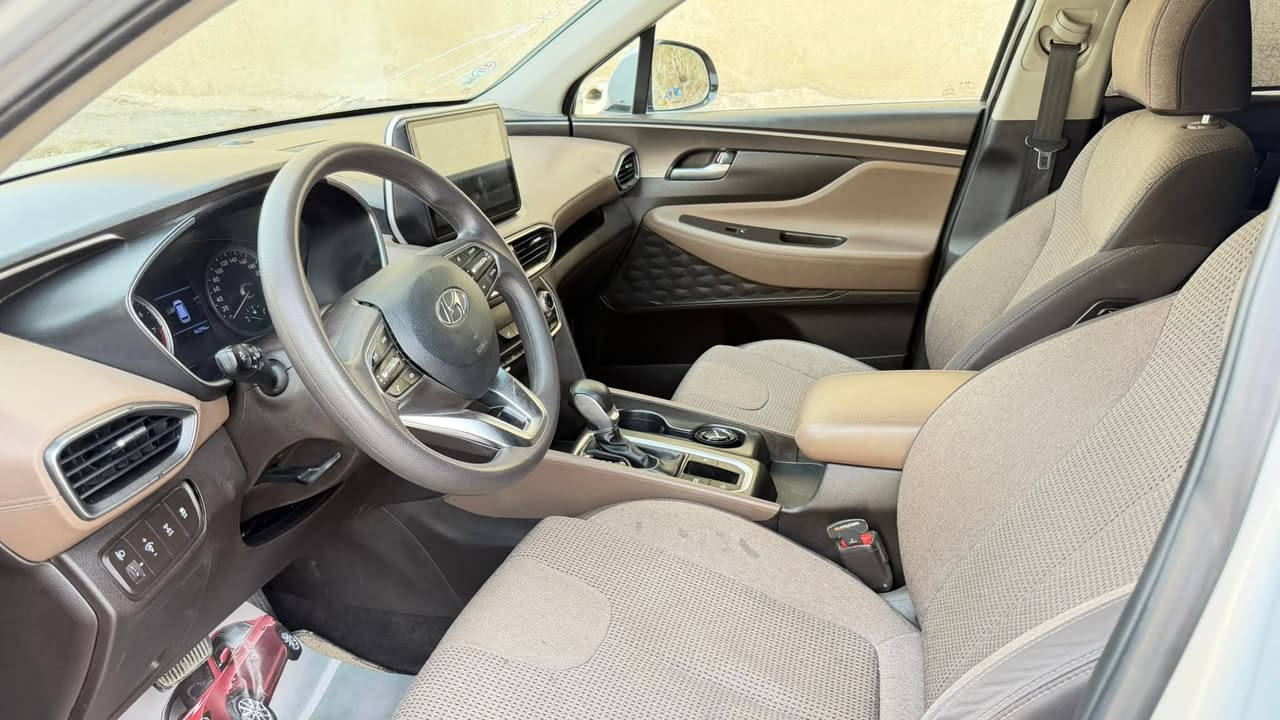 للبيع هيونداي سنتافيا 2019 خليجي 

سياره باسمي تحويل ثاني يوم 
• مكينة 3.5 V6 قوية وناعمة
• وارد خليجي
• دبل (AWD)
• جير أوتوماتيك 8 سرعات
• شاشة كبيرة مع نظام ملاحة (Navigation)
• كاميرا خلفية مع حساسات أمامية وخلفية
• تشغيل بصمة ودخول ذكي
• كراسي جلد كهربائية مع التدفئة والتبريد
• تحكم بالسكان ومثبت سرعة
• مرايا كهربائية مع طي كهربائي
• أضوية LED ونهارية
• فتحات تكييف وتبريد للصفين الثاني والثالث
• جنوط وكالة
• 3 صفوف (7 ركاب)

📊 الممشى: 80,000 كم فقط.

ملاحظات:
• جاملغ مصلح
• البَنيد مبدل أصلي
• الفحص مرحب به

السيارة استخدام شخصي ونظيفة جداً، والمحرك والشاصي بحالة ممتازة ولا تحتاج أي صرف.

السعر 180 وبي مجال 
الرقم ***********
