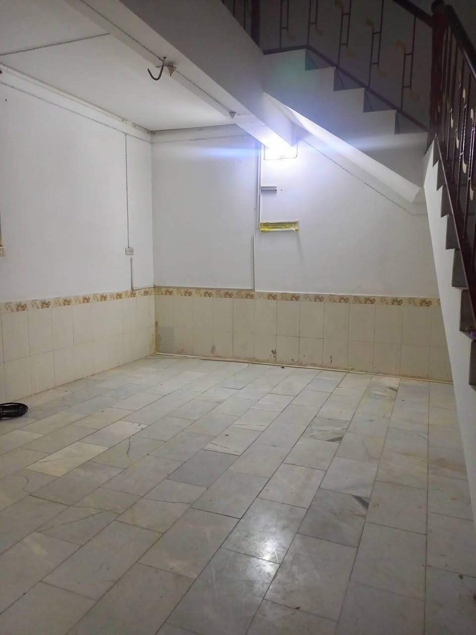 🏠✨ للإيجار – بيت 200م✨🏠 

بناء نظيف جدا 

الموقع / ام الخيل الثالثة نهاية شارع عشرين قرب مدرسة الاشعاع

📍 المواصفات:

البيت طابقين جدا نظيف

🛋️ استقبال 
🏢 صالة 
🛏️ غرف عدد 3
🚿 مجموعة صحيات متكاملة
🍽️ مطبخ حار وبارد 
🌤️ 
💼 كراج طارمة 

📞 للاستفسار: ***********
