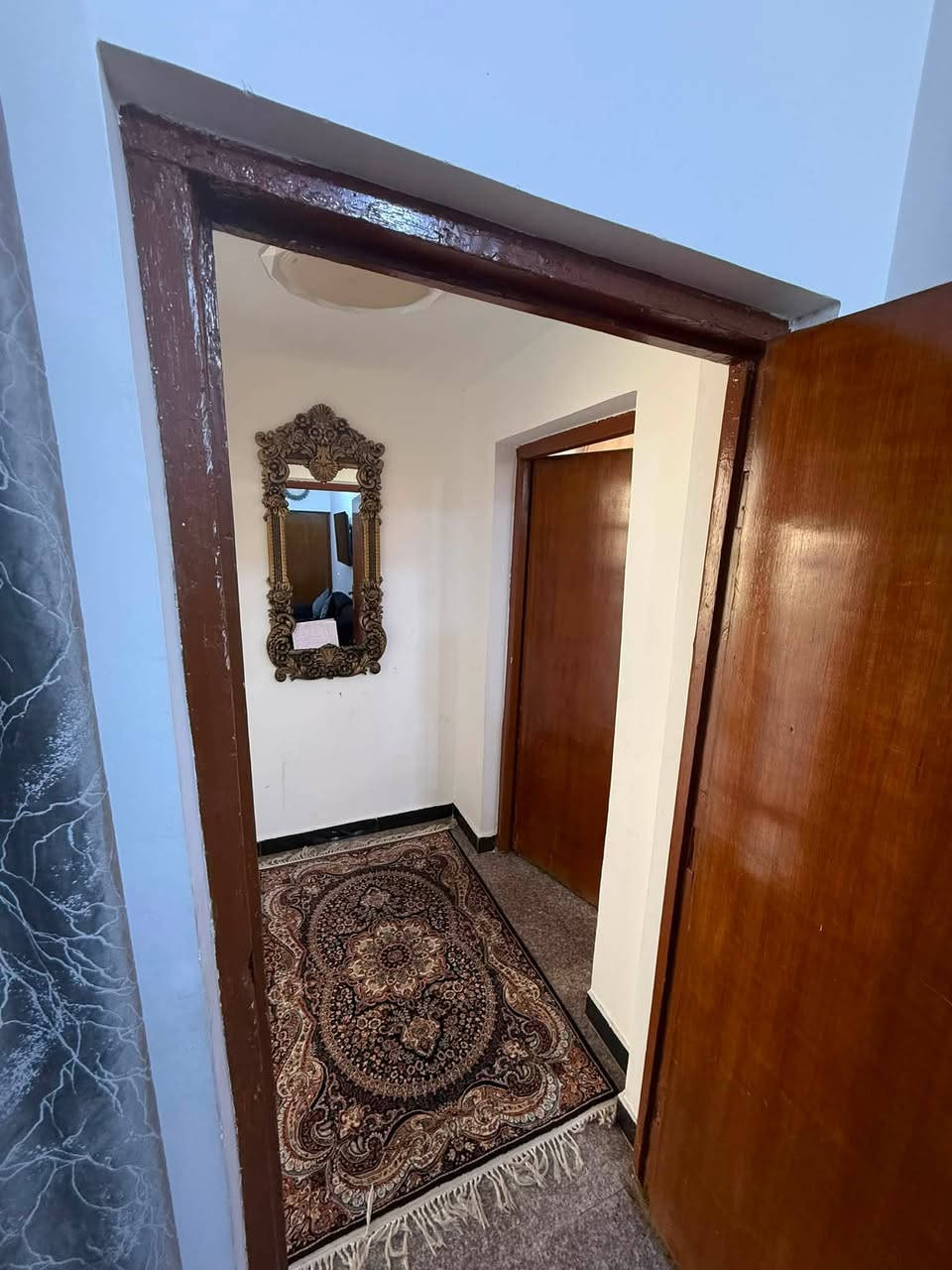 السلام عليكم عقار للبيع مساحه 200 متر واجه 10  نزال ٢٠  الطابق الاول يحتوي استقبال هول مطبخ حولي حمام وتولايت وعدد الغرف نوم  1 الطابق الثاني يحتوي على 4 غرف نوم مع حمام العنوان الامين الثانيه قرب فلكة الحدادين البيع مرن 120 متر او 80 متر للتواصل على رقم الهاتف   ***********
