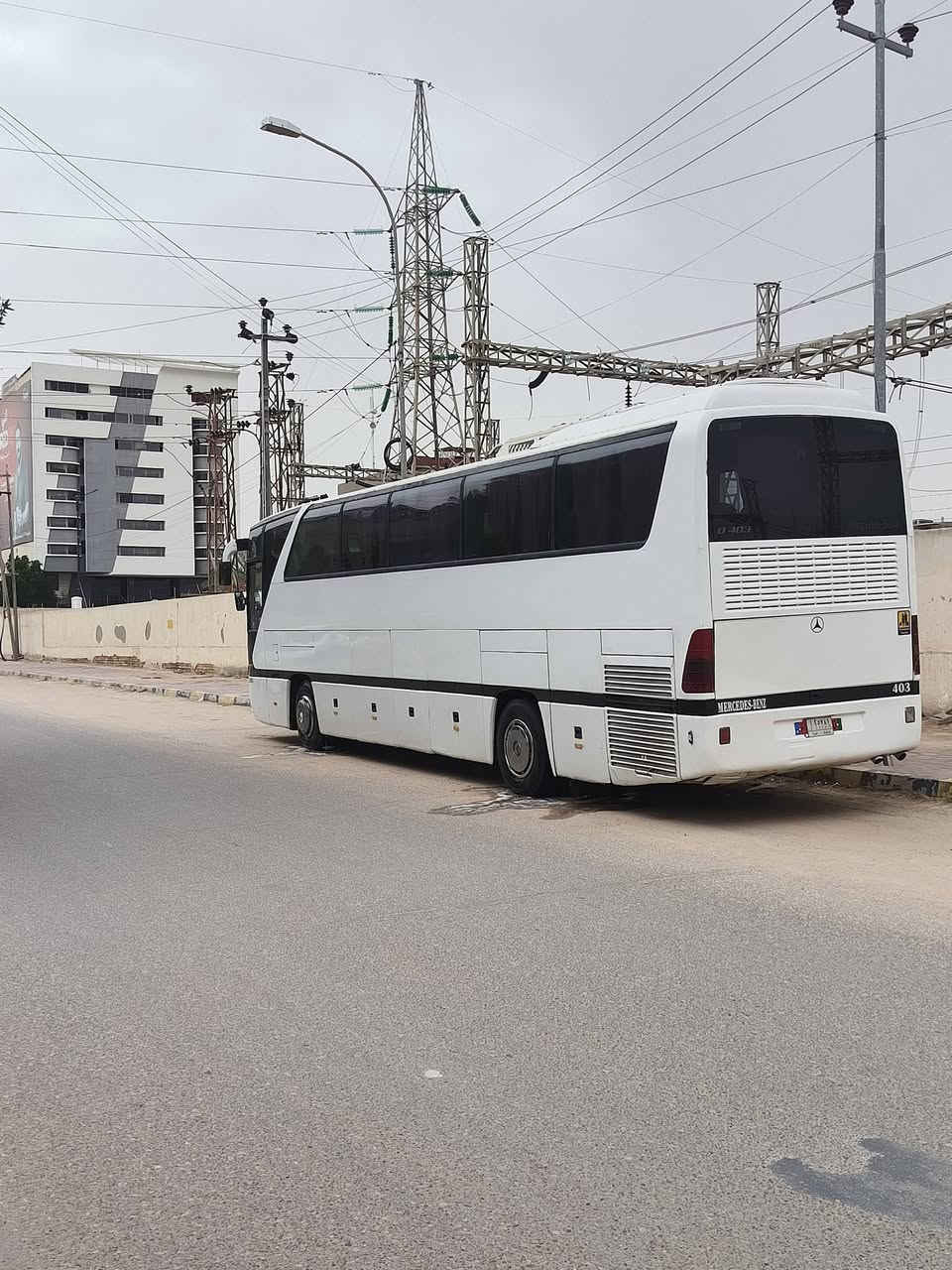 باص403للبيع حداديه تخم تاير تبريد دايو سياره جاهزه كشن قبظتين 54نفر رقم كركوك 2001 واقع حال للاستفسار عل هذا الرقم (***********) المكان ذي قار
