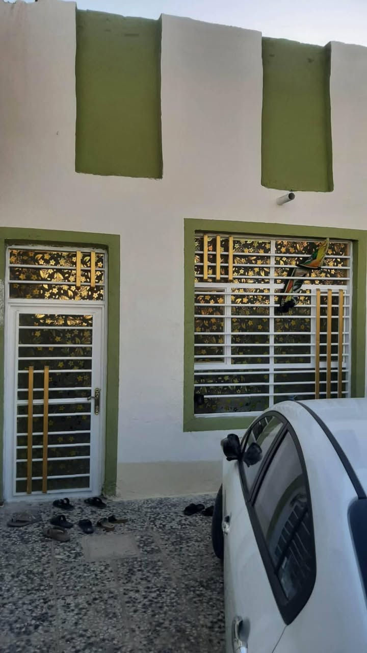 بيت 200متر طابو بسمي حي العسكري طابق واحد منطقة 6000 السعر 130وبيه مجال باقي التفاصيل رقمي موجود 
***********
