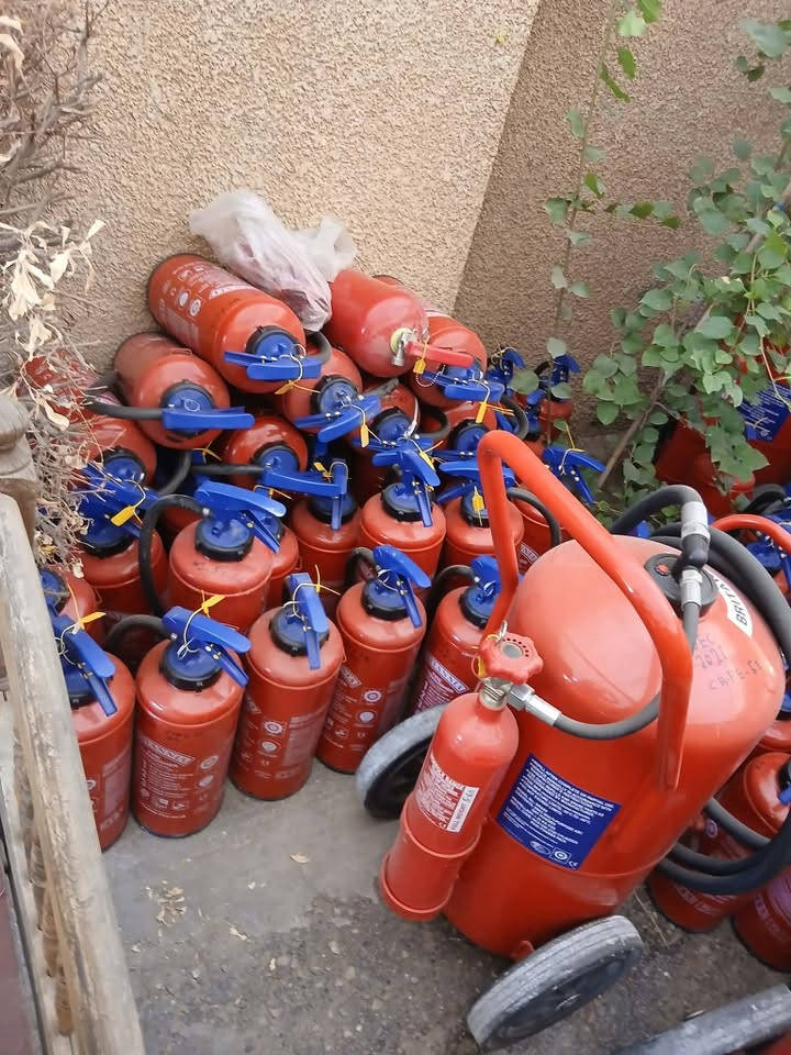 ٤٠ طفاية ٦كيلو
١٦ طفاية عربانة كبيرة
١٠ وسط فوم
ابيع شلع ليفيدنة يتصل ***********
