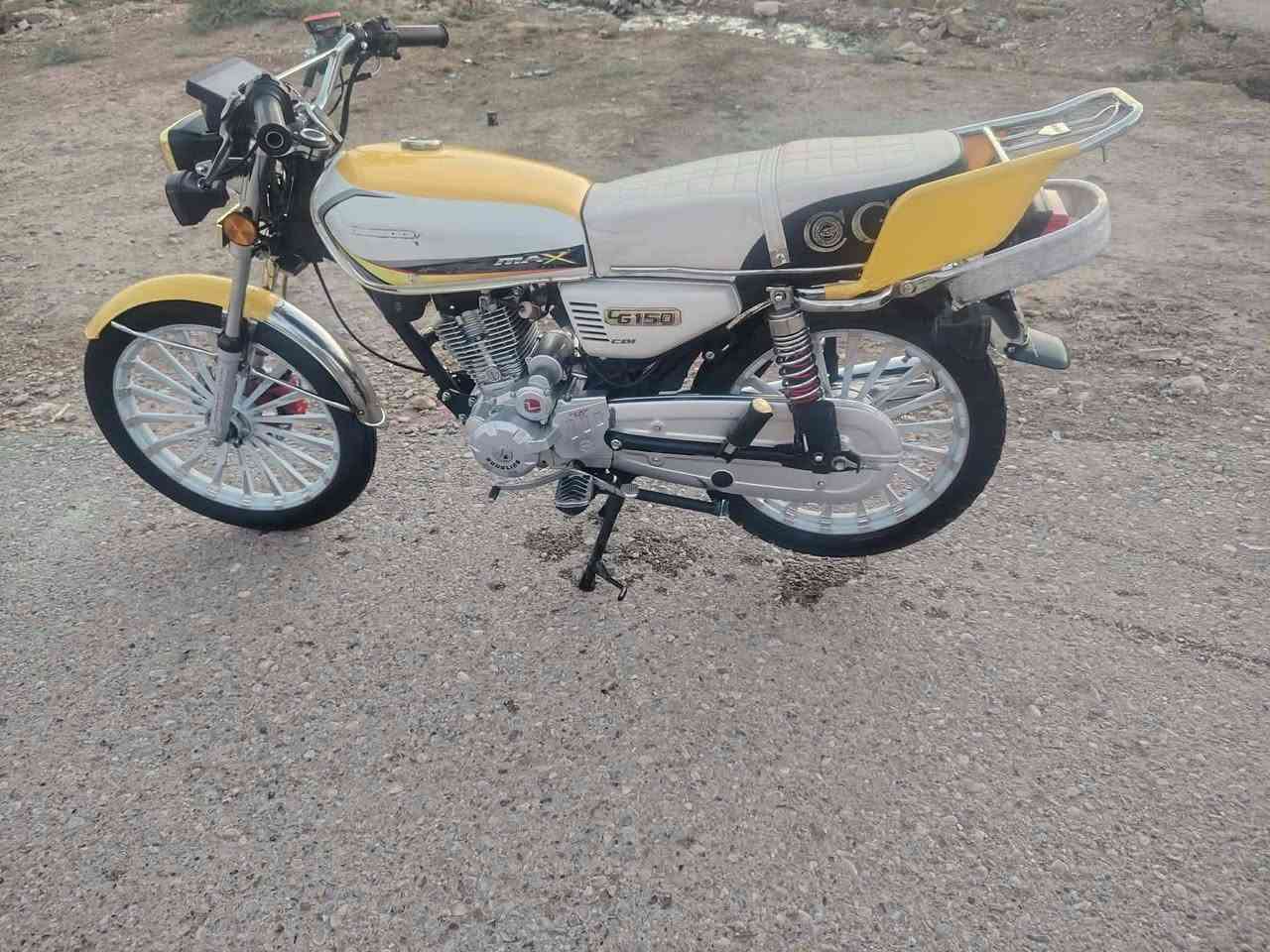 للبيع: دراجة نارية بحالة ممتازة 🏍️✨
 * الموديل: 2025
 * الحالة: نظيفة جداً، ما مصلحة (محرك وبلاد بحالة الشركة).
 * المحرك: 150cc
 * السعر: سعر خاص ومناسب جداً للشرايه
📞 للتواصل والاستفسار: ***********

مكاني ديالى الغالبيه
