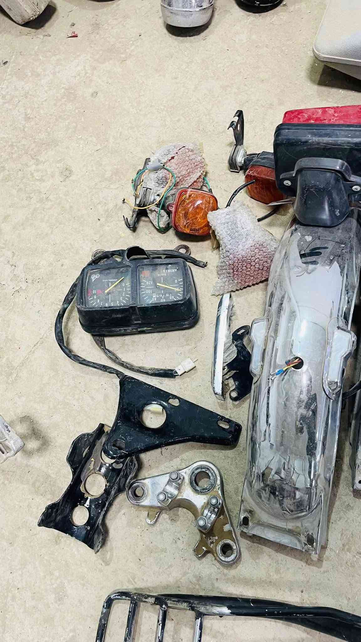 غراض دراجه كلمن وسعره والويل بي تاير وجوب ‭***********‬

