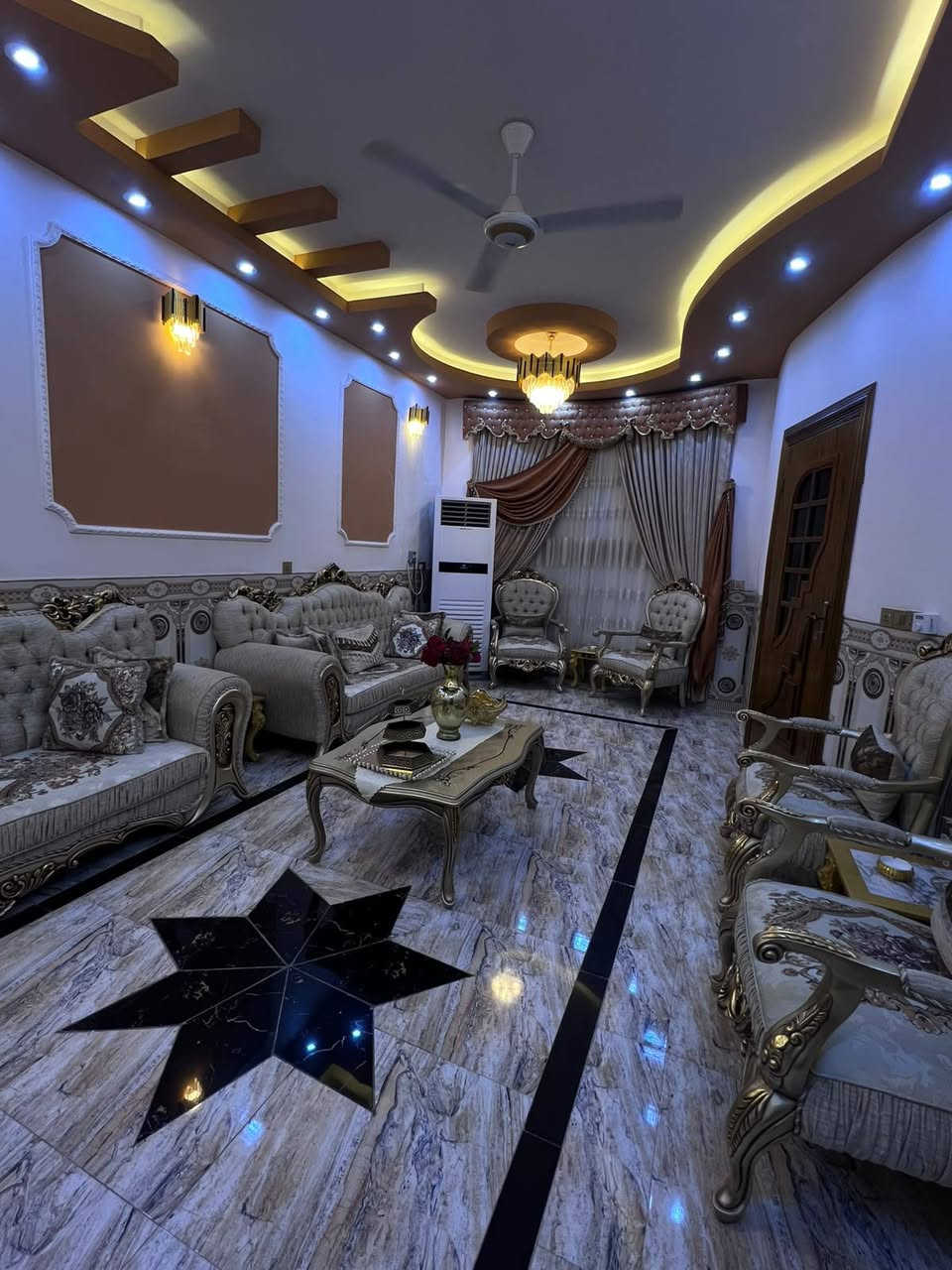 🏡 دار للبيع – تكريت / الديوم / منطقة 12 ألف القريب
✨ المساحة: 315 م²
📐 الواجهة: 10.5 متر
📏 النزال: 30 متر
🛣️ شارع الدار: 15 متر

🔹 تفاصيل الدار:
• 4 غرف نوم
• صالة
• استقبال
• مطبخ حار وبارد
• 3 مجموعات صحيات
• سحب مغربي
• واجهة تقطيع وصبغ
• شغل درجة أولى – مال جناي

⭐ موقع مميز ودار بمواصفات راقية
📞 للاستفسار والتفاصيل: اتصال على الرقم ***********

🔥 فرصة مميزة للسكن والاستثمار
