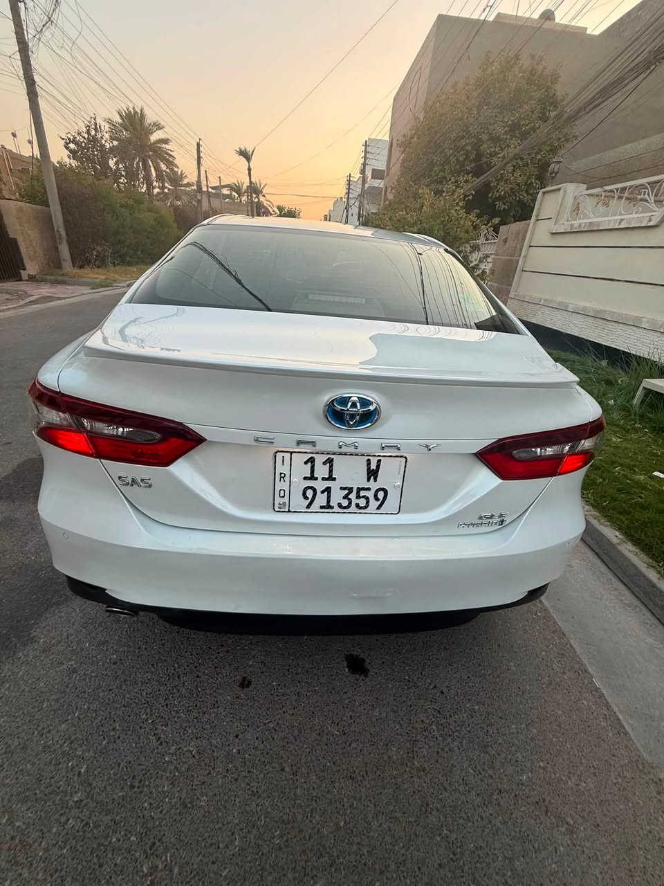 تيوتا كامري ٢٠٢٢ رقم بغداد  هايبرد حجم المكينه ٢٥٠٠ السياره فول مواصفات واي مصرف مابيها بعدها بوضع الشركه ماشيه ٢٥ ميل حقيقي مواصفاتها 
دخول ذكي 
كاميرا عدسه واسعه. 
حساس امامي خلفي 
فتحه 
كشنات جلد 
سايد بريك بصمه 
اضاءه داخليه 
علامات ترحيب بالباب 
تبريد خلفي 
وبعد مواصفات هوايا بيها اخوان السياره جديده ربع متصرف عليها *********** رقم موبايل للتواصل موجود واتس
