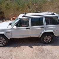 جيب شيروكي موديل 92 محور اثنين ونص ففتي لون ابيض جاهزة  من جميع النواح...