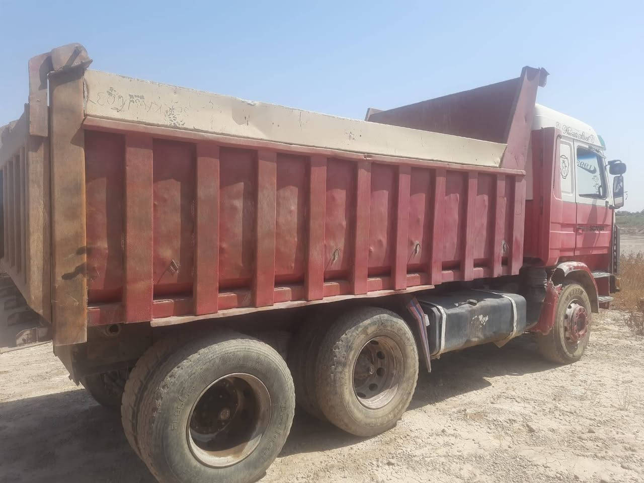 السلام عليكم سكانيا للبيع 113
بيها تنقيص شي قلليل السعر 100وبيها مجال
مكلف بلنشر 
للستفسار اتصل ***********
