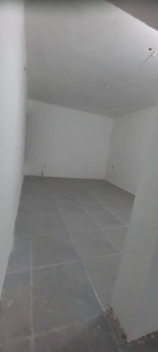 طابو صرف • ٣٠٠م • ٤ محلات مؤجرة