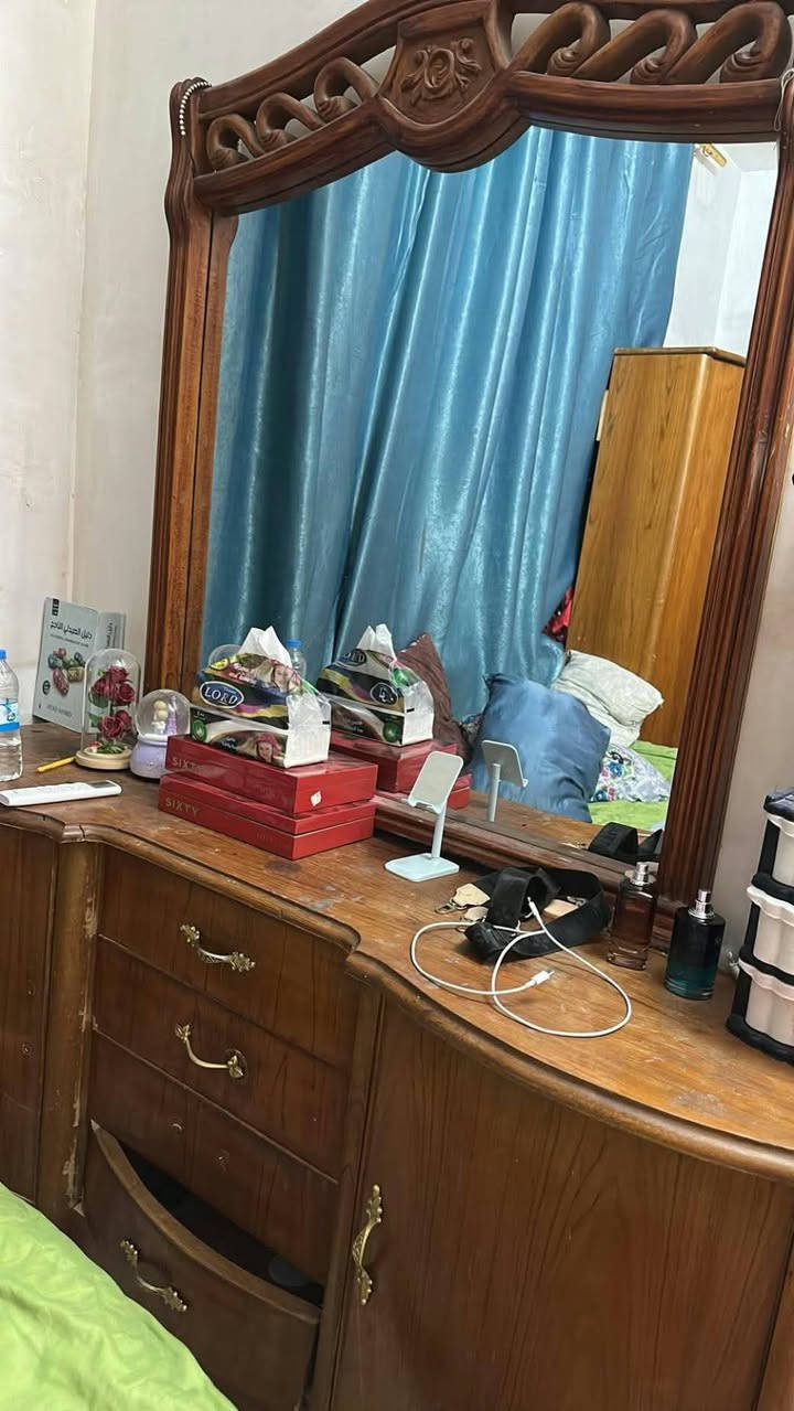 غرفة صاج للبيع مكانه الحريه 
غرفة تركيه وكاونتر وغسالة وثلاجه للبيع مكانهم الشعله 
كنتور خانتين للبيع مكانه الدوره 
رجاء رجاء بدون تعاليق لأن ما اشوفهن وما الحك أصلن ارد الي يريد يستفسر أو يسأل عن سعر الحاجه يتفضل خاص ماسنجر أو يراسلني واتساب أو يتصل *********** 🌹✨

نص مكتوب في الصور:
- ١١:٣٣ والمزيد