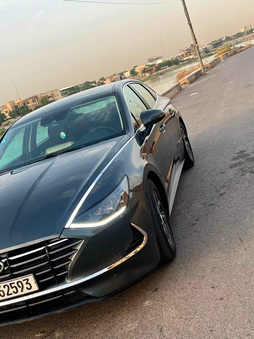السلام عليكم 
سوناتا هايبرد 2023 
ماشيه 51 الف كيلو السياره جديده كلشش 
بدون صبغ تبديل بنيد نفس اللون وربع الجاملغ الايسر بارد وتكحيل بسيط بدون دواخل 
المواصفات فئه بلو 
تبريد قطعتين 
رادار امامي 
اوتو ستارت 
اوتو هولد 
شاشه كبيرة
كار بلي ولاسلكي
تحديد مسار 
قيادة ذاتيه
 اربع وضعيات قيادة 
كامره خلفيه 
تحكمات ستيرن جهتين
مانع تصادم 
لايت ليد امامي خلفي 
كير دكم
باقي المواصفات معروفه 
مكان السيارة بغداد الكرخ 
رقم بغداد 
سعرها 158 مجالها بسيط 
مراوس حسب القناعه 
للاستفتار الاتصال على الرقم ***********
