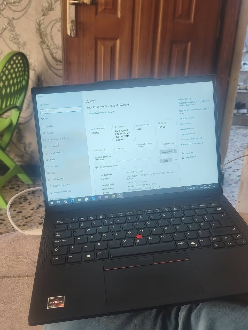 حاسبه Lenovo نضيفه جدآ للبيع الحاسبه
ما عابره لعشر دورات شحن جديده كلش مواصفات عاليه مثل ما شفتو المعالج: AMD Ryzen 7 PRO 8840U بسرعة 3.30GHz
🔹 كرت الشاشة: AMD Radeon 780M Graphics (مدمج)
🔹 الرام: 16GB DDR5 بسرعة 5600MHz
🔹 الخزن: SSD سعة 238GB (يعادل 256GB)
🔹 الشاشة: 14 إنج
🔹 النظام: Windows 11 Pro
🔹 الحالة: نظيف ويعمل بكفاءة عالية.
✅ مناسب للأعمال، البرمجة، الأمن السيبراني، الدراسة، التصميم  والمونتاج ا، ويشغل أغلب الألعاب التنافسية على إعدادات مناسبة.
الرقم *********** للتواصل موجود واتساب
