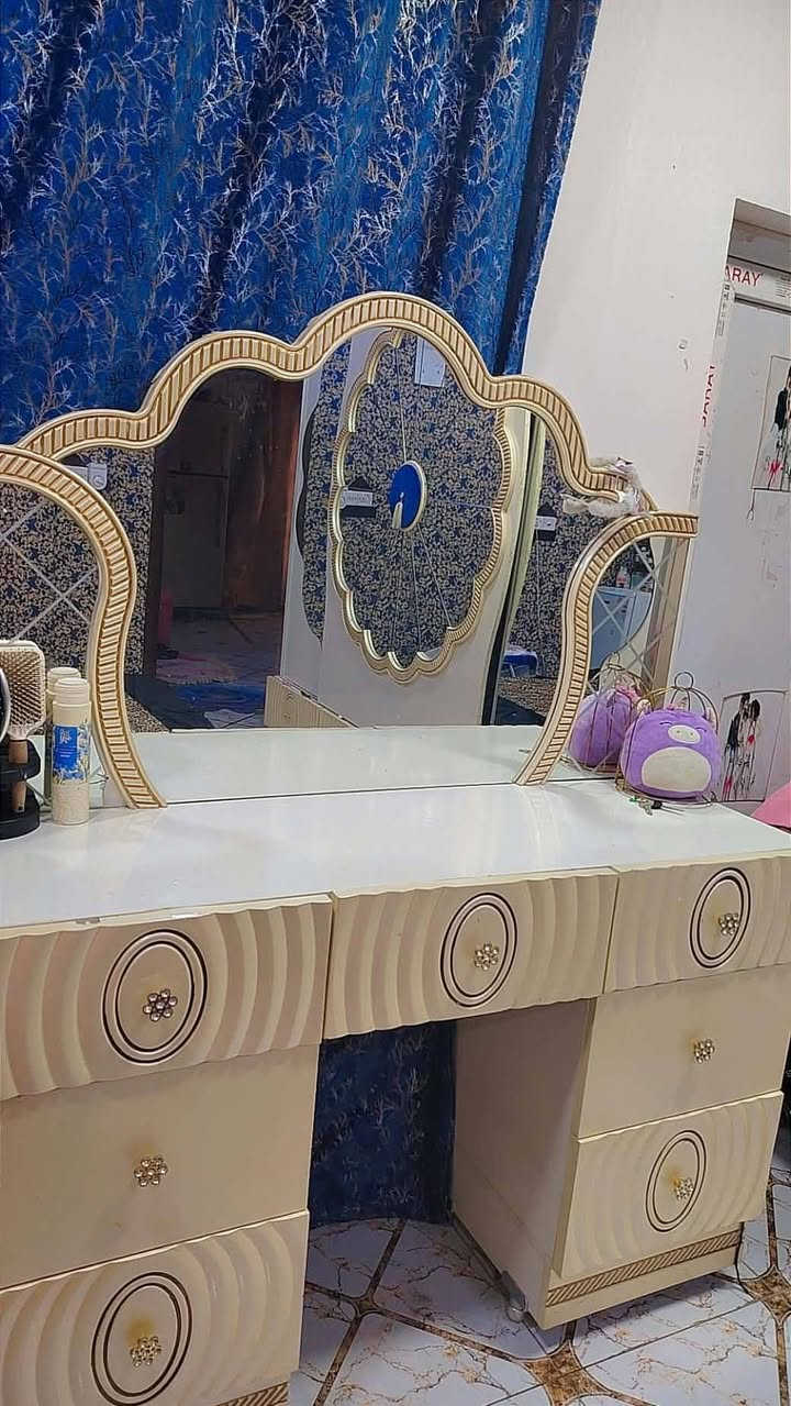 غرفه للبيع المكان تكريت القادسية السعر 700 قفل بعدها جديده استخدام شهرين
