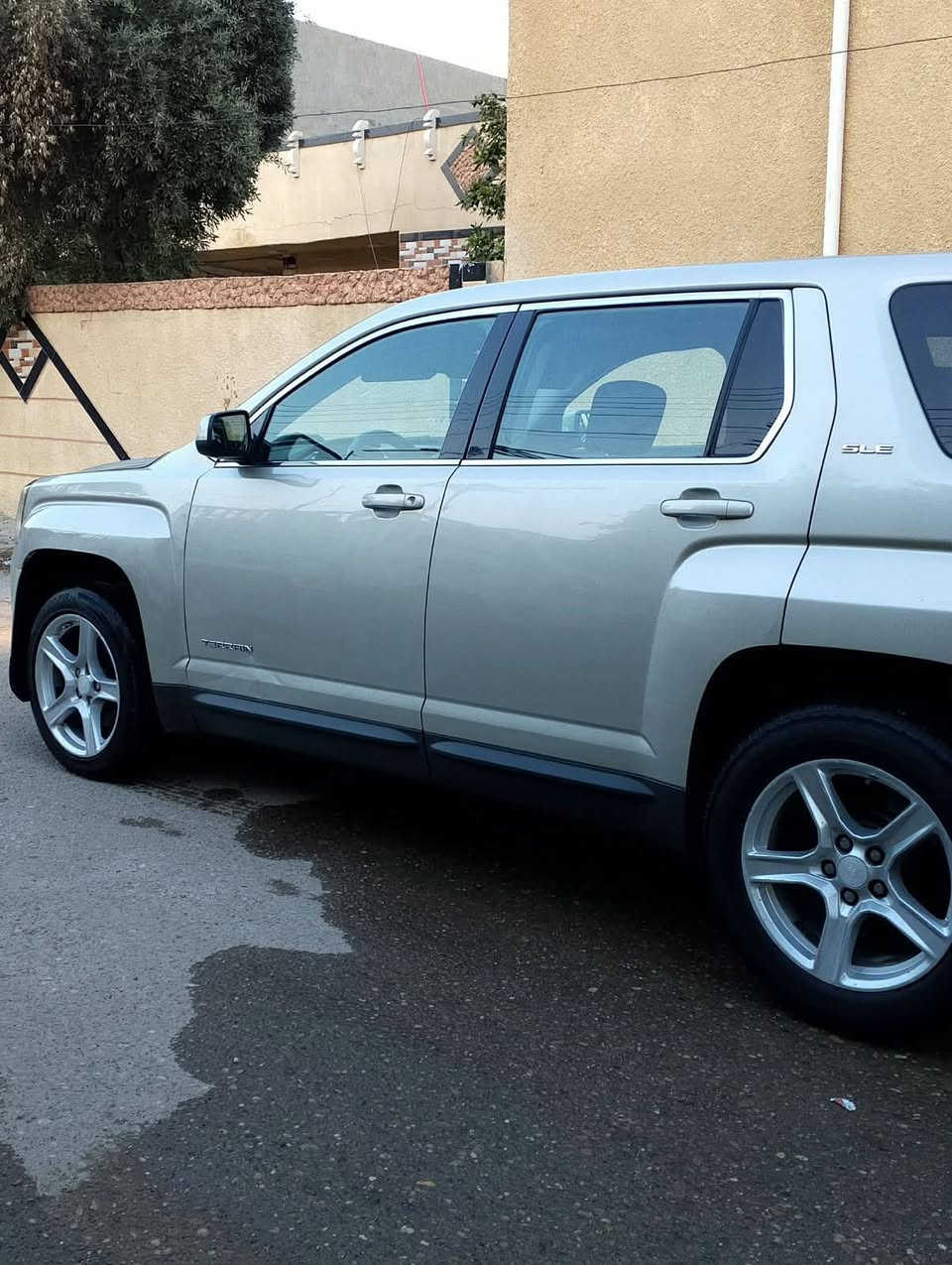 السلام عليكم 
جمسي تيران بغداد 2015
كير محرك تبريد خير من الله تخم تاير 
بنيد فقط صبغ سياره جاهزه 
محرك 2400
العنوان بغداد عويريج 
***********

