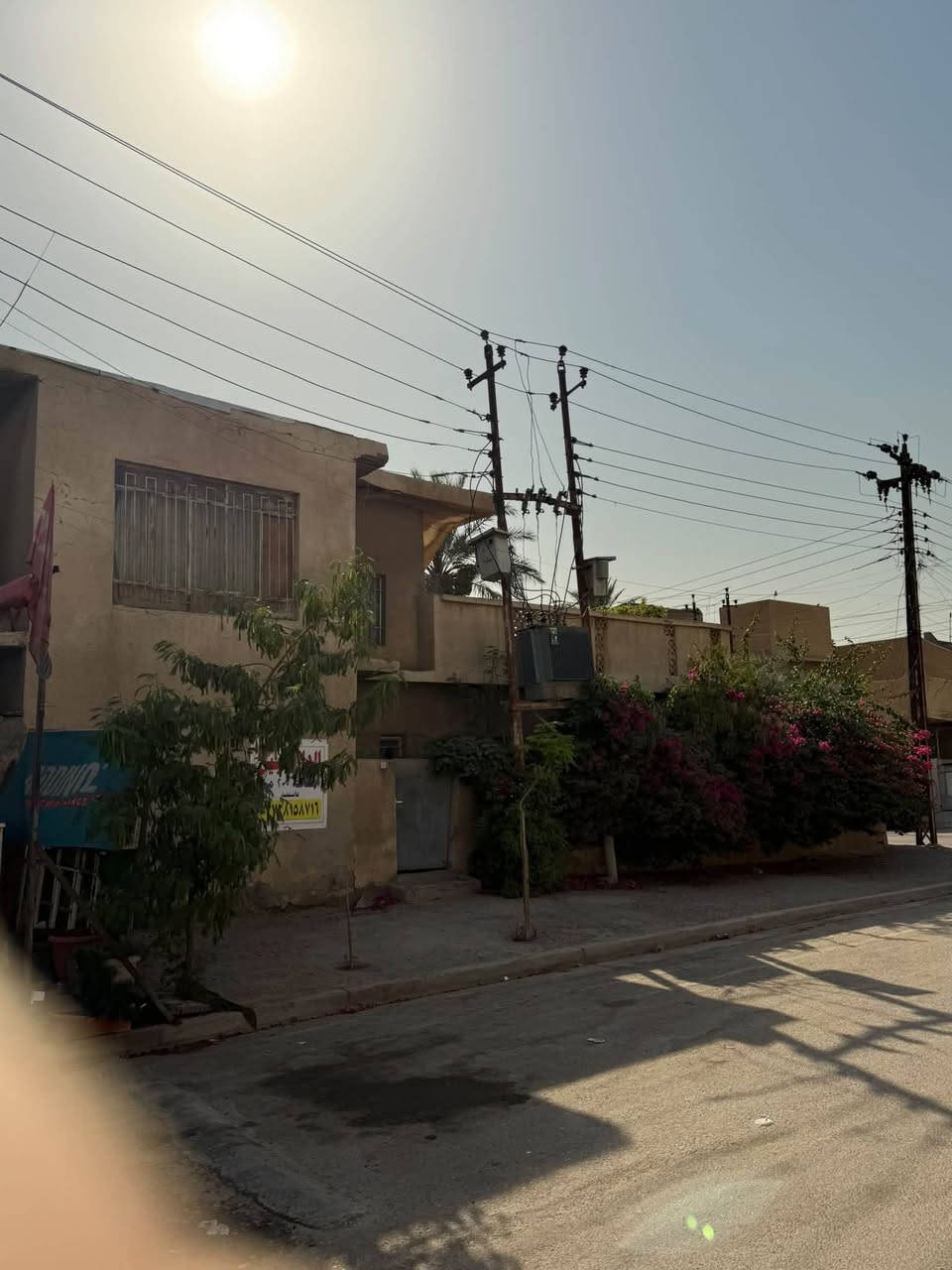 بيت للبيع ٢٠٠متر ركن على شارع بصف لفلكه مال شهداء واجهت لبيت ٢٠ ونزال ١٠ لبيت موقعه مميز وعلى شارع تجاري

للستفسار اكثر لتصال على رقم وبي وتساب هم 

***********

