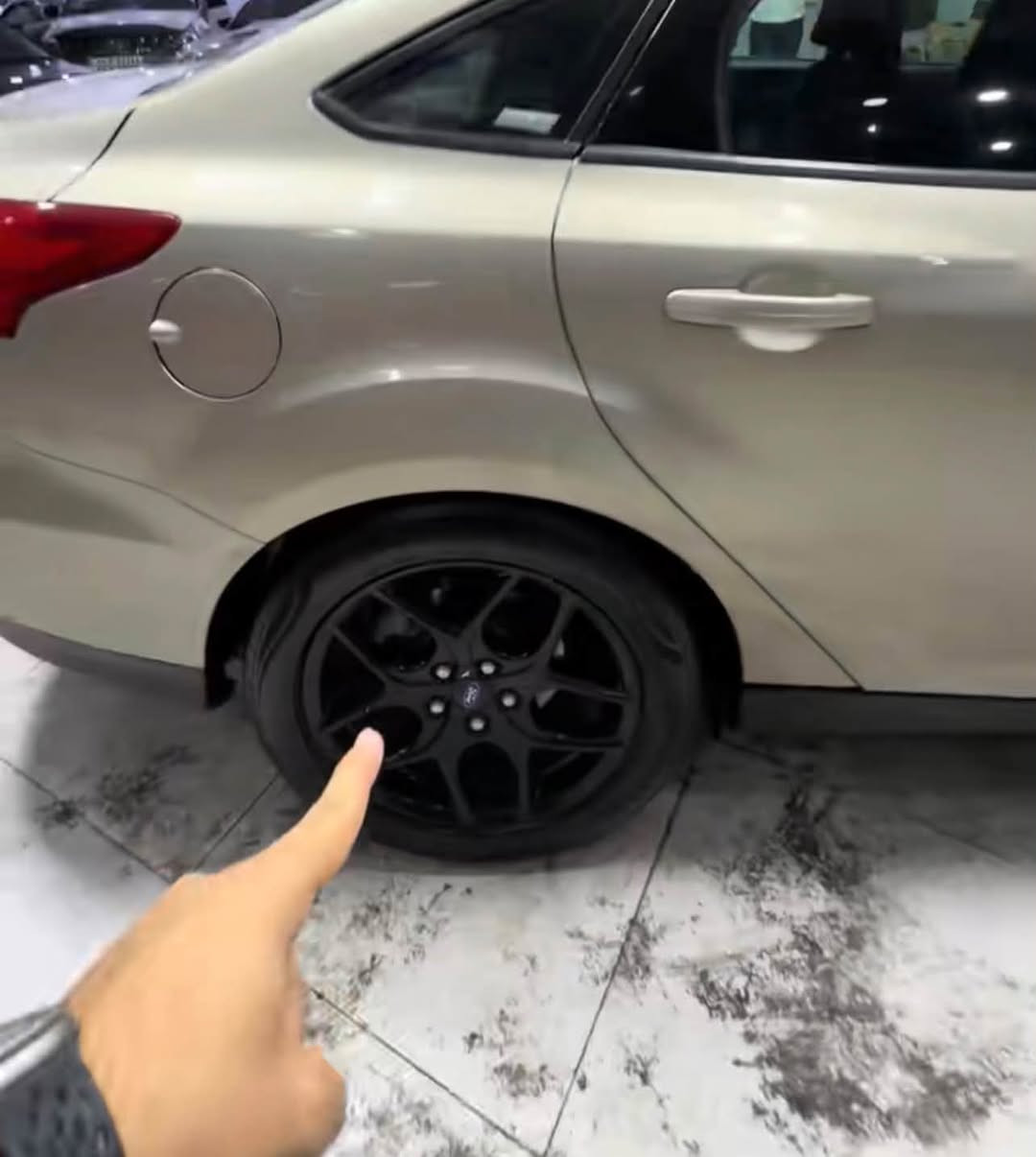 Ford Focus 2016
فۆرد فۆکسی موديل ٢٠١٦ سةيارةکي جوان و ريكو پيك

سةيارةكة فول فول مواسةفاتة بةس سلايد نية

گێر تۆماتيک

سوکان تعديل السرعة

شاشە و کامێرا

چوار جام كارةباي

ئاوينة شةفتة 

سةيارةكة ٢ پارچةي سبوغة بي ژؤري 

گێر و مەچينە کارەبايات هەموي بەشەرتە

رەقەم و سەنەوي  نوێيە

سعر ٥٧ مةجال زۆر کەم 

تةلةفون ***********  واتسئاپ  ڤايبةر
