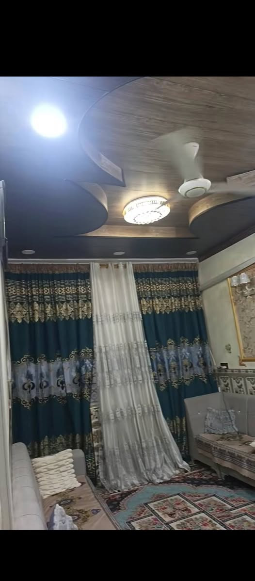🔴🔴 دار { للبيع } النجف الأشرف 🔴🔴
                {حي النداء موقع مميز جداً }
                { طابو صرف }
--------------------------------------------------------------------------
المساحة    {  100 متر  }
السعر        { 40 مليون تطلوعة مع مجال } 
                { مطلوب للمصرف العقاري 100}  
الموقع       {  قرب مندي زمزم  } 
     خامس منزل عن المتنزه وطريق نجف كربلاء 
--------------------------------------------------------------------------
يتكون من طابق ونصف:
الطابق الاول // استقبال + صالة + مطبخ + صحيات داخلية وخارجية + غرفة نوم . 
الطابق الثاني // صالة + غرفة نوم.
--------------------------------------------------------------------------
ملاحظة// المنزل صب كونكريتي بناء درجة الاولى ممتاز جداً + الجدار سيراميك + المنزل قريب على شارع المجمعات وقريب على المتنزه وقريب على طريق نجف كربلاء.
--------------------------------------------------------------------------
للاستفسار الاتصال على الارقام
التالية { أو } الاتصال على الواتساب
 { أو } زيارة المكتب   
  
***********‏‪
--------------------------------------------------------------------------
موقع المكتب: اضغط على الرابط المثبت في البايو
--------------------------------------------------------------------------
تريد تبيع بيت او عرصة اتصل
على الرقم المثبت في البايو او مراسلتنا
 عن طريق الصفحه او اضغط على
 الرابط
--------------------------------------------------------------------------
 https://www.facebook.com/share/1E1onzQt66/
