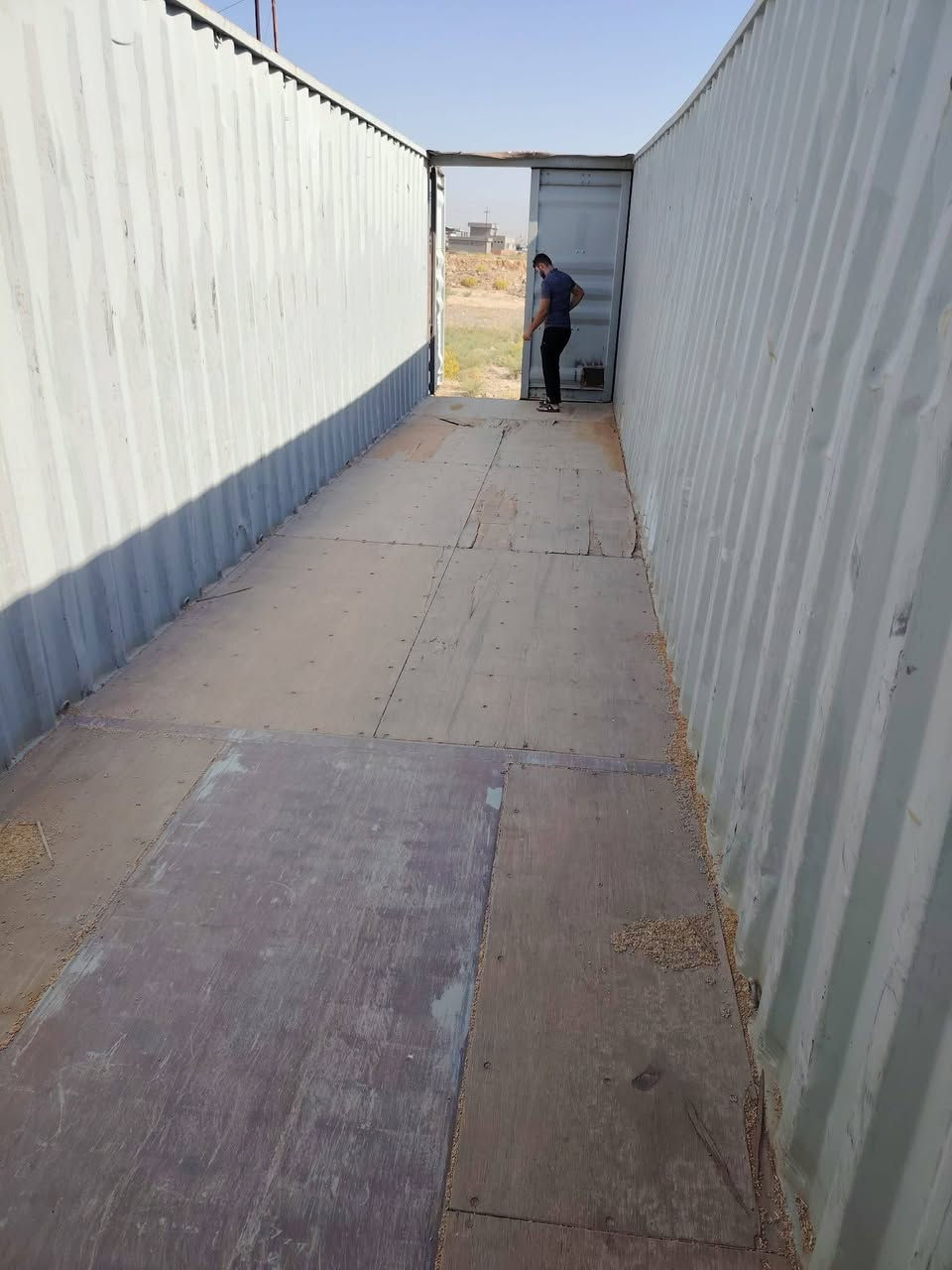 حاوية للبيع ***********
