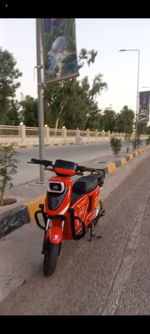 @الجميع.
السلام عليكم ماطور شحن للبيع ار اس 9 فول موصفات 5 بطريات 32.  امبير  ونلي جديد بل كارتون استعمال اقل الشهر الوصل مالو موجد السعر 650 وبي مجال ***********

