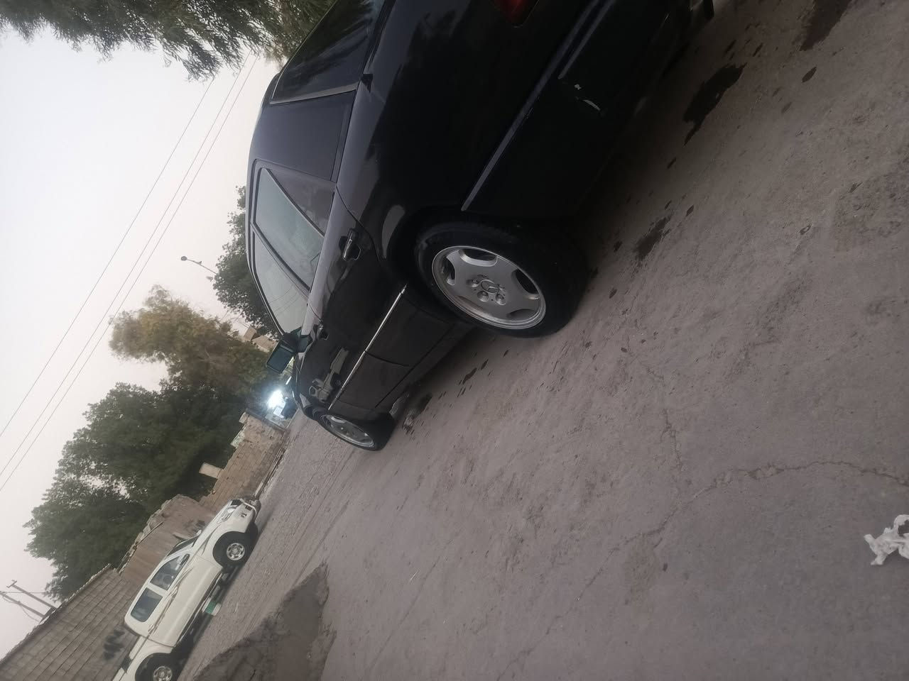سلام عليكم مارسدس للبيع موديل 93  بيبي تكمه وسنويه محرك 3000 vvtكير محرك كفاله 
رقم سنويه جديده صدر تايرات جدد بدون نقص فتحه سقف 
جام اربع كهرباء كشنات كهرباء رقم اربيل دولي ***********
