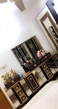 غرفه تركيه • نضيفه • خمس اشهر