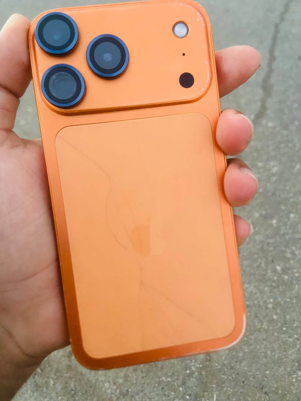 آيفون XR • بطارية ١٠٠ • فيس ايدي عاطل
