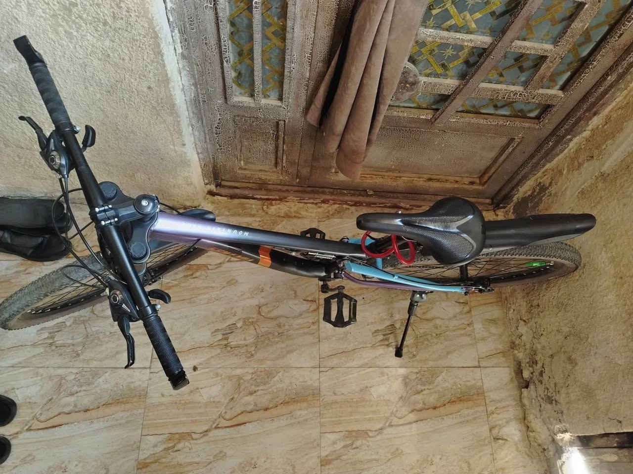 بايسكل رياضي تاير جبلي عكرب امامي3سرعات خلفي 7سرعات جديد ما مستخدم ابركات مكينه بلاديه دبل وسط ودبلات 2امامي المكان كربلاء الحر الكابينات قرب مولدت حميد السعر 165 وبي مجال بسيط للتواصل ***********
