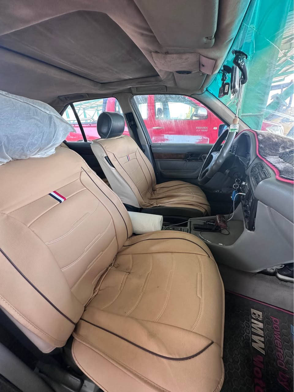 Bmw موديل 1992رقم بصره بسمي هزه وسنويه جديده سياره جاهزه وحلوه مصبوغه جماليه فرن مكفوله من الضربه كهربائيات كلها شغاله تخم تاير جديد محرك وكير كفاله غرفه جديده نظيفه تنته شغاله لايت زنون السعر 48 وبيها مجال للشراي تجي تشوف بعينك مكفوله ضربه وكص ونقل 
مكاني بصره ابو صخير 
.ملاحظه اني مكلف بالنشر اتواصل ويه رقم راعيها ومايقصر 
*********** البصرة, العراق
