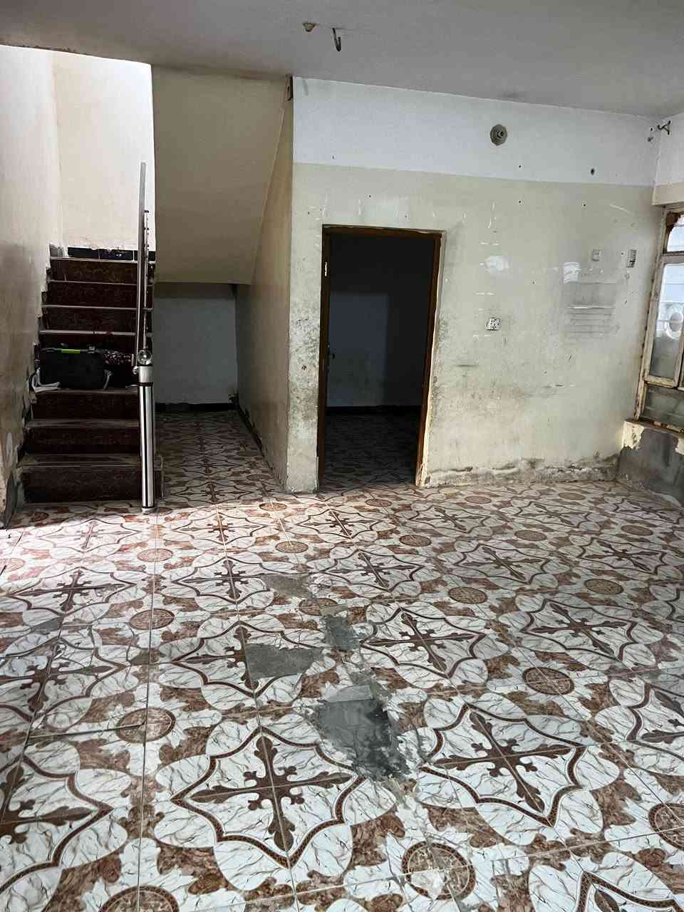 سلام عليكم
بيت 100 متر مربع طابق واحد 
يحتوي على طارمه و مطبخ و استقبال و صاله كبيره و غرفة نوم وحده و حمامات و منور خلفي
في البوبيات رقم الفرع 74
يصير مقابيل مجمع الإمام الرضا (ع) التابع للعتبة الحسينيه
سعر الإيجار 250 قفل قفل 
يبعد عن الشارع العام 500 متر 
رقم تلفوني:- ***********
