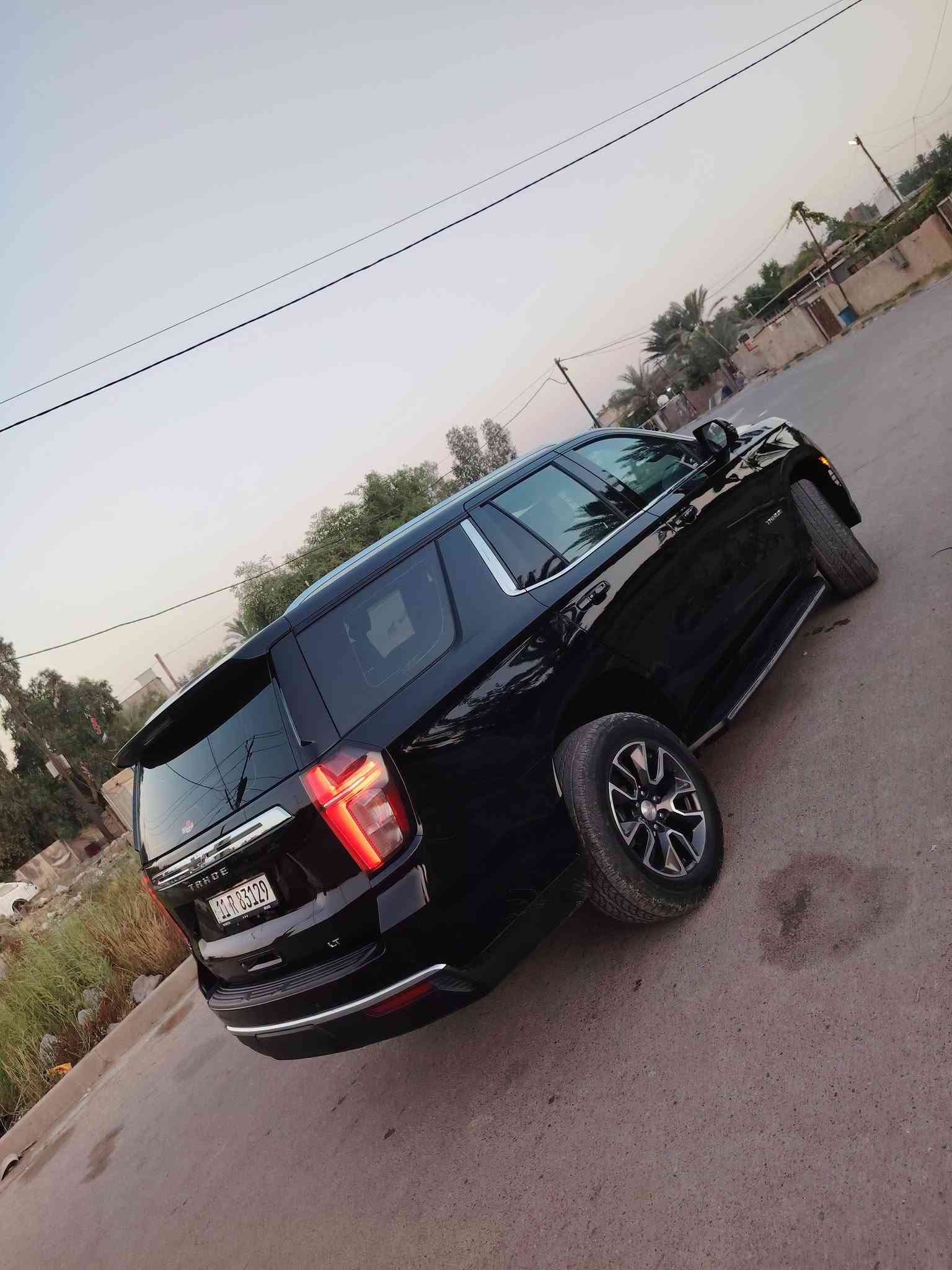 السعر بلاش 405  ورقه بيها شي بسيط ونزلتها 50 ورقه
المشي مالتها 240 الف بس سياره عل ايد وحده من الوكاله
بغداد بسمي رقم وهزه جديد
ببها بارد موضح بل صور باب الصدر شي بسيط
***********
*********** 

مواصفاتها معروفة 
بصمة تشغيل 
تشغيل عن بعد 
فتحة سقف بانوراما
حساسات امامية 
حساسات خلفية 
رادارت جانبية
رادار امامي
 تحديد مسار 
اربع كامرات 360 درجه
دوسات 
صندوق كهرباء بالرجال 
تبريد ٣ قطع
تبريد خلفي منفصل
اوتو ستوب
هاندبريك بصمه
مقاعد جلد
مقاعد كهربائية 
مقاعد امامية كهرباء  
ثلاجة وسطية 
اضواء led امامية وخلفية 
اضواء زنون امامية
نظام ملاحة
محرك 5300 يشتغل بانزين عادي
شاشات خلفيه
