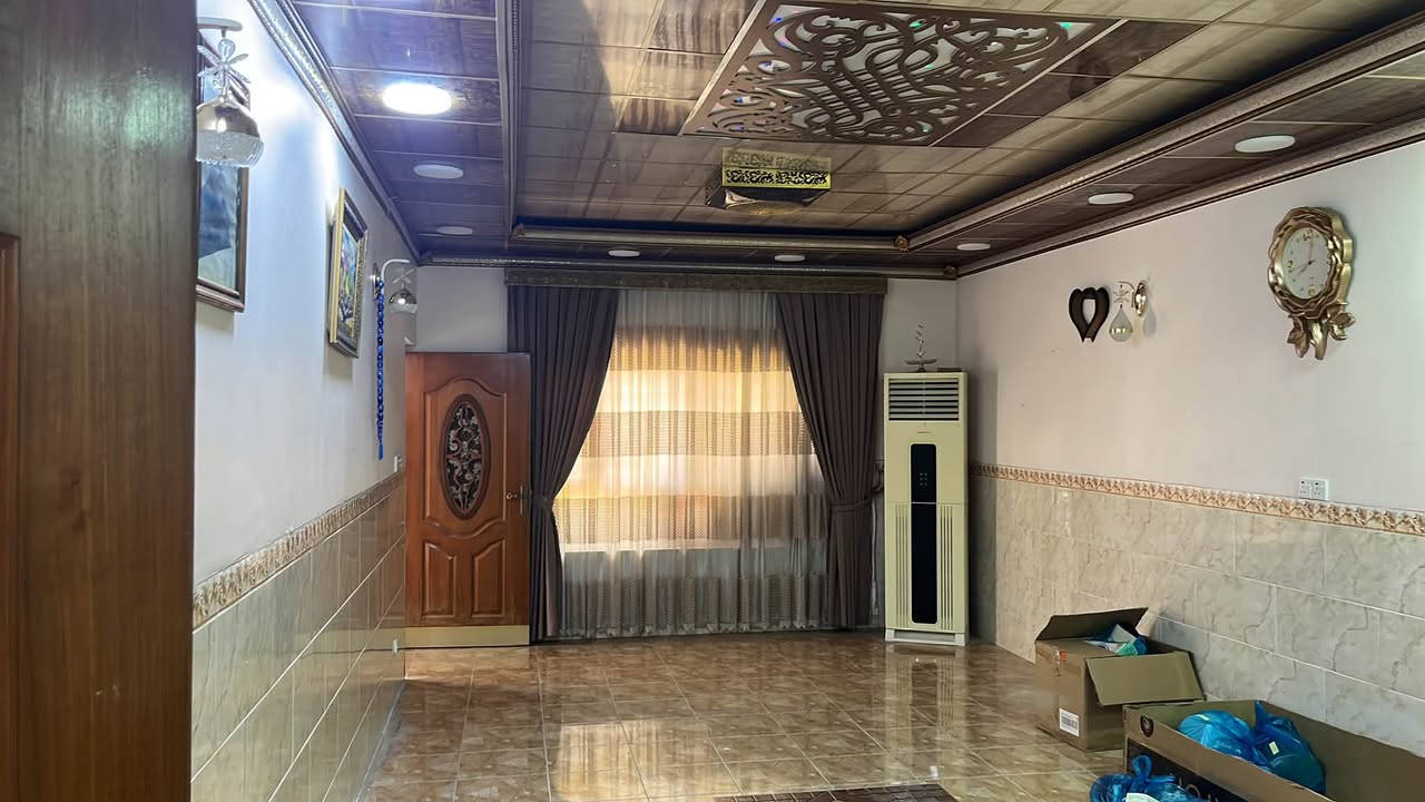 ‏سلام عليكم دار للبيع زراعي باسمنا مكانة ساحة احتفالات خلف حلويات جنة مساحة الدار 300 متر 10 في 30 بناء نظيف بناء طابقين ثلاثة غرف فوق غرفتين جوا زائدا الهول والاستقبال ومطبخ تكرمون حمام تواليت فوق مطبخ تكرمون حمام تواليت سعر 280 وبها مجال اتصال ***********￼
