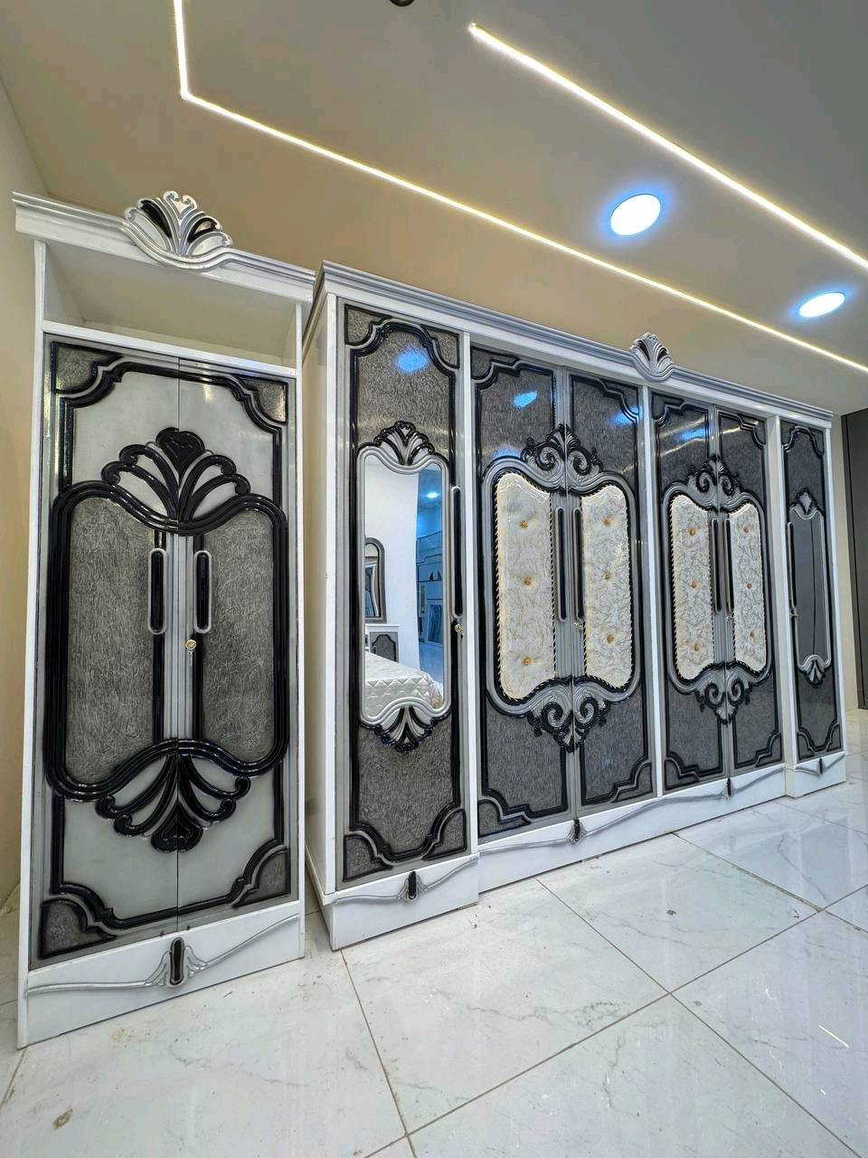 حصرياً الموديل الجديد   

السعر مليون دينار فقط 😍

غرفه نجاره قتصاديه 🛌

متكونه من 9 قطع مميزه 

الكنتور ارتفاع 240 طول 320 

مع الزاويه مجموع الطول 4 امتار 

السمك الخارجي للغرفه 5 ملم انديف

والسمك الداخلي 3 ملم معاكس ابيض

سعر الشازلون الخزان 75 الف 

سعر الشازلون المقعد 50 الف 

متوفر توصيل وشد داخل بغداد 😊

متوفر توصيل وشد لكافة محافضات العراق 🇮🇶