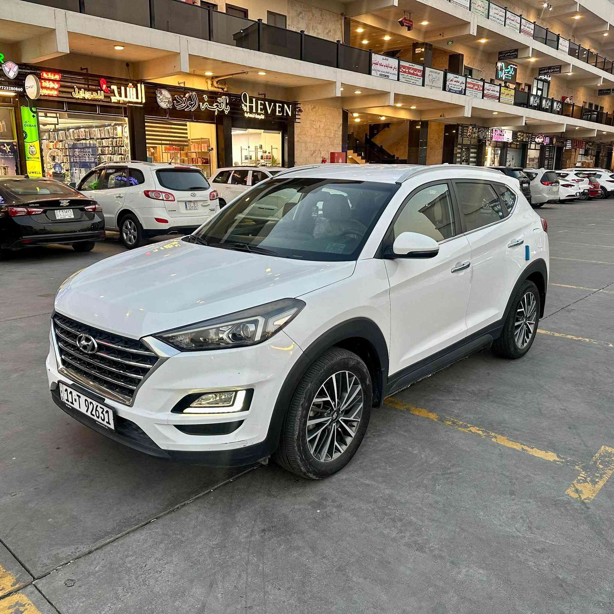 HYUNDYI TUCSON(وكالة القاصد)
الموديل :-2019
عداد المسافة :-70000 كم
حجم المحرك :-2000 doch 
لوحات التسجيل :- بغداد  سنوية مجددة 2029 
المواصفات :-
1- بصمة ابواب وصندوق وتشغيل
2- نظام ترحيب عند الاقتراب
3- كرسي السائق كهرباء
4- كشنات جلد
5- شاشة اصلية +كامرا خلفية
6- اريل نفكيتر
7- شاحن واير ليس 
8- وبقية المواصفات الاساسية .
السعر :-17.800$بيه مجال جدا جدا بسيط
العنوان :- جانب الكرخ/ حي الخضراء
للتواصل :-***********
السيارة مكفولة من الحادث والبارد والصبغ
