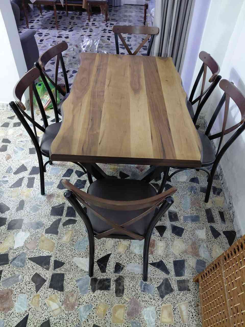 ميز طعام • ٦ كراسي • مكان الشعب