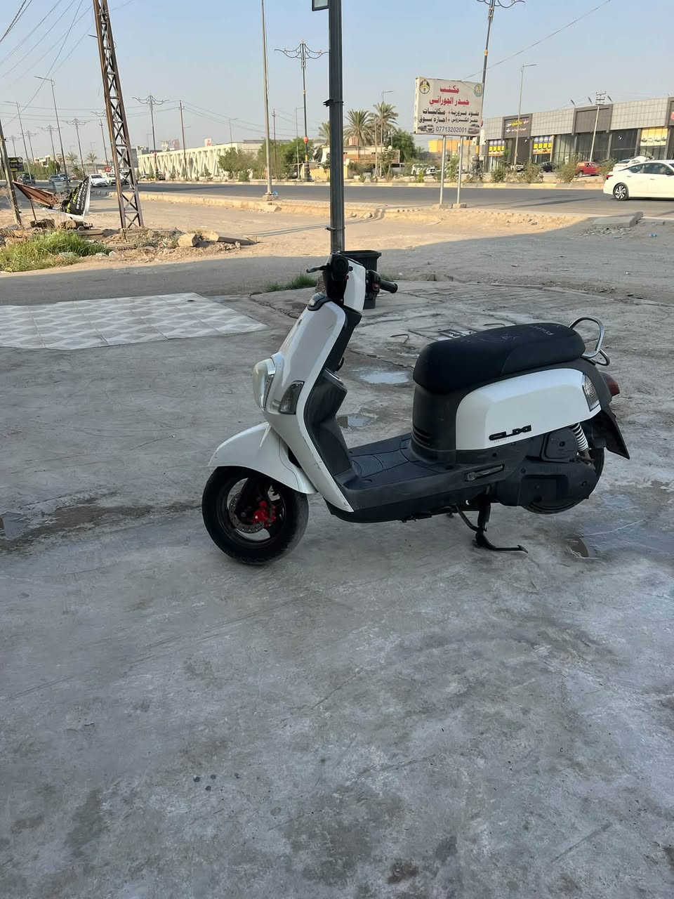ماكس بوليس 2010
الدراجه رمبه مامشيه اهوي 
السعر خاص او الانتصال على الرقم ***********

عنونان ديالى بعقوبه

