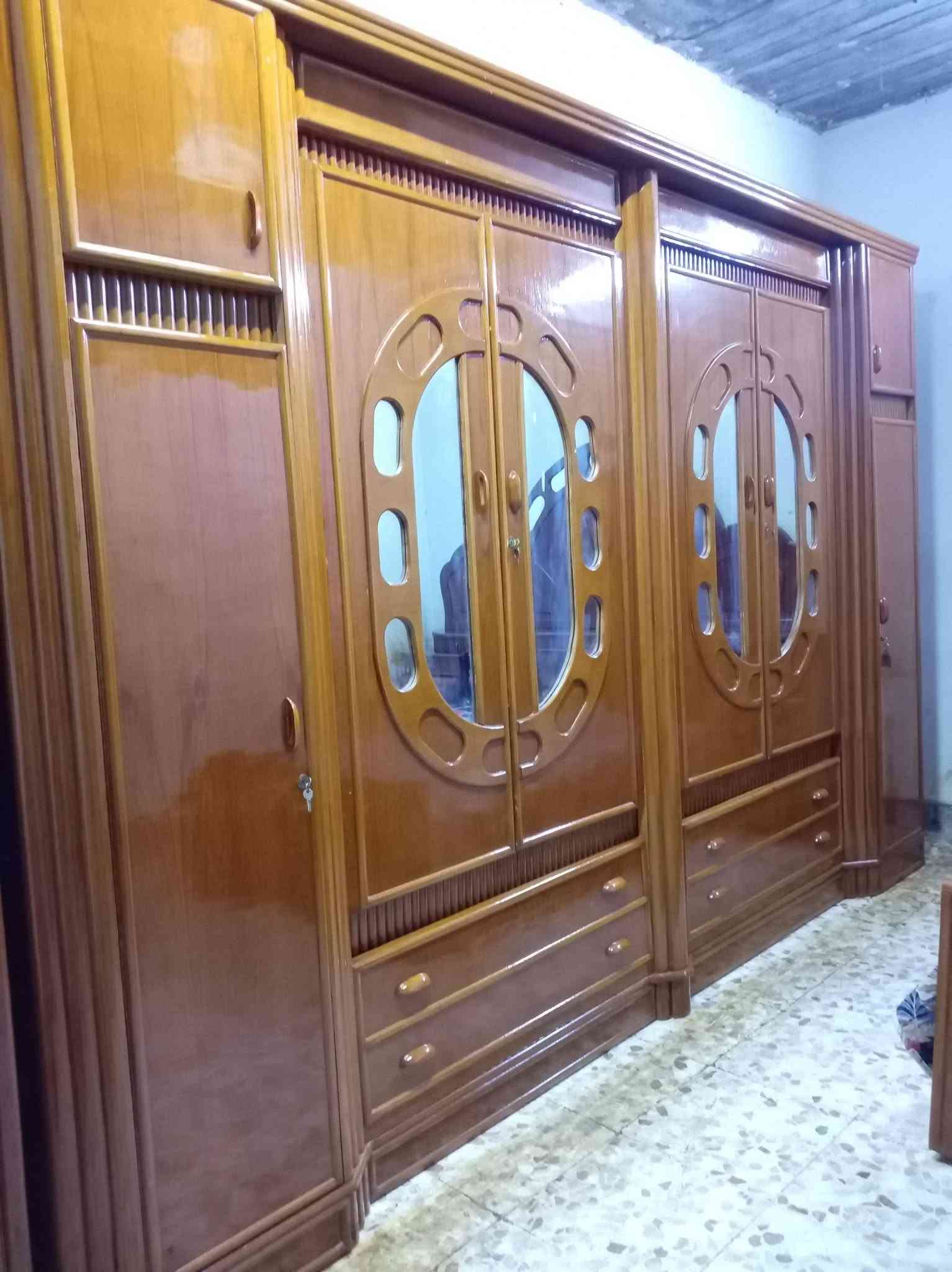 مكلف بلنشر غرفه تسكام نجاره صاج داخل وخارج ظهر جرجوبه ٩٠٠وبيه مجال مكانه حله للاستفسار الاتصال بلرقم ***********
