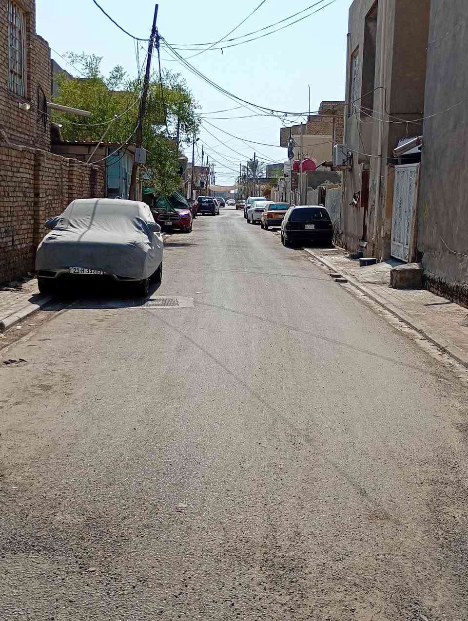 دار للبيع في حي الفرات شارع حمورابي قرب اسواق الجوهره
يباع نقد وع المبادره بمقدمه شرط 
المساحه 138 واجهة 6 نزال 23
الاول كونكريت غرفه وصاله وبراني ومطبخ حار وبارد وصحيات داخليه وخارجيه ومناور 
الثاني عكاده غرفه وبيتونه وسطحين امامي وخلفي
عالي عن الشارع موقع حلو وقريب ع شارع حمورابي رابع بيت عن الشارع الرئيسي خدمات كامله علما ان البيت فارغ حاليا وجاهز للسكن
للاستفسار ***********
