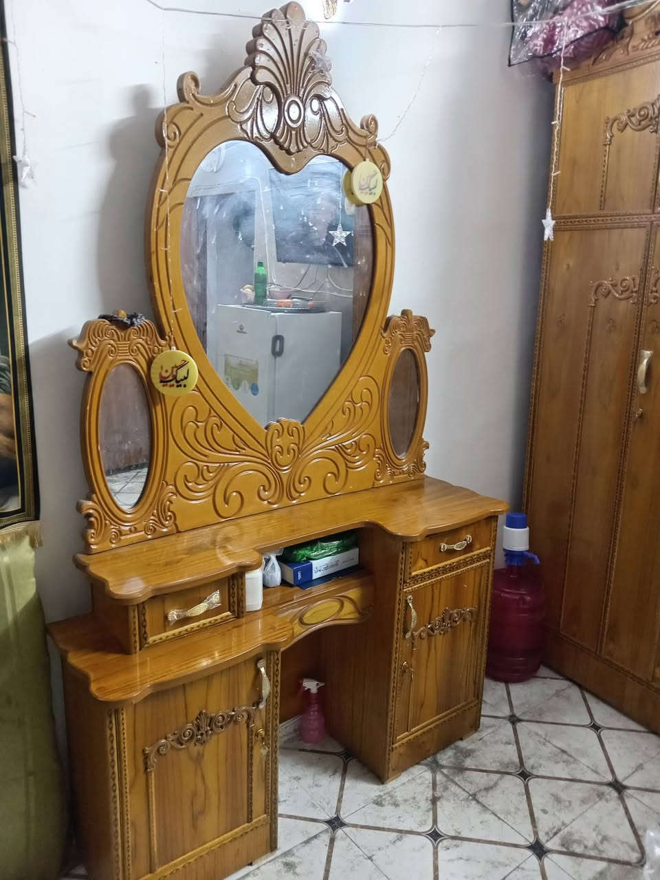 السلام وعليكم عندي غرفه عراقيه البيع (*********** عنوان بغداد مدينه الصدر
