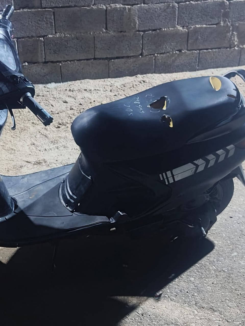 فراشه البيع جاهزه مكينه ما مفتوه كهربايات شغاله بيه وصل مال وكيل دراجه نضيفه سعر 300 وبيه مجال تواصل *********** وتساب فقط عنواني البصره الزبير
