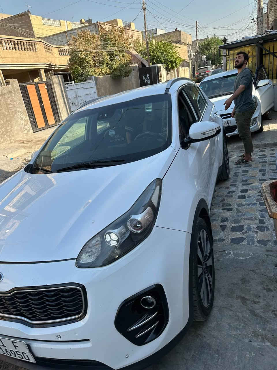 سبورتج ١٧ خليجي
سياره جاهزه من كل شي  بسمي تحويل ثانيوم 

سياره بيهه طخه بقبق صندوك بصيطه مسويه بيدي 
وبيه رشه بل بيبان مال صدر ولخلفي بل تريشه الجوه باقي كله خبر من الله 
معروضه ب١٤٥ 
قابل لتفاوض 
تصال ***********
