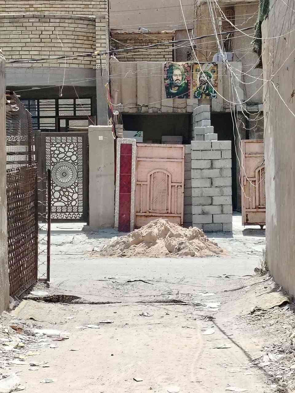السلام عليكم ورحمة الله وبركاته مشتمل للبيع المساحه ٥٠متر وجه المشتمل 2مترتين ونص النزال 20 المكان الموصلات قرب جامع خديجه الاستفسار على هذا الرقم ***********
