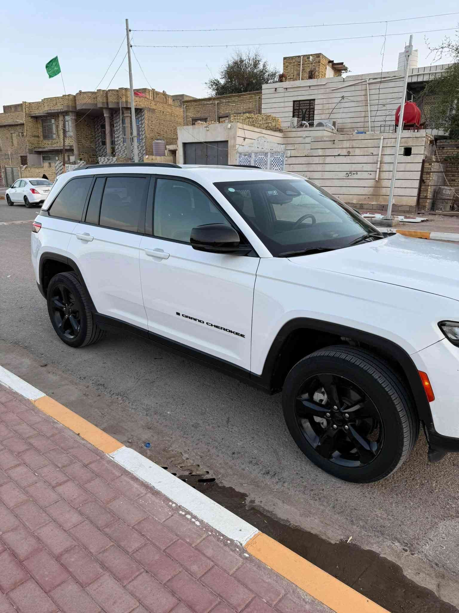 للبيع
جيب كراند شيروكي لمتدد 2024  وارد امريكي  5راكب رقم شهداء ب اسمي 
مواصفات فول عدا البنراما 
ماشيه 39000im
***********
السعر 265 ورقه وبيها مجال

نص مكتوب في الصور:
- 4 of 14
- 1 of 14 HD