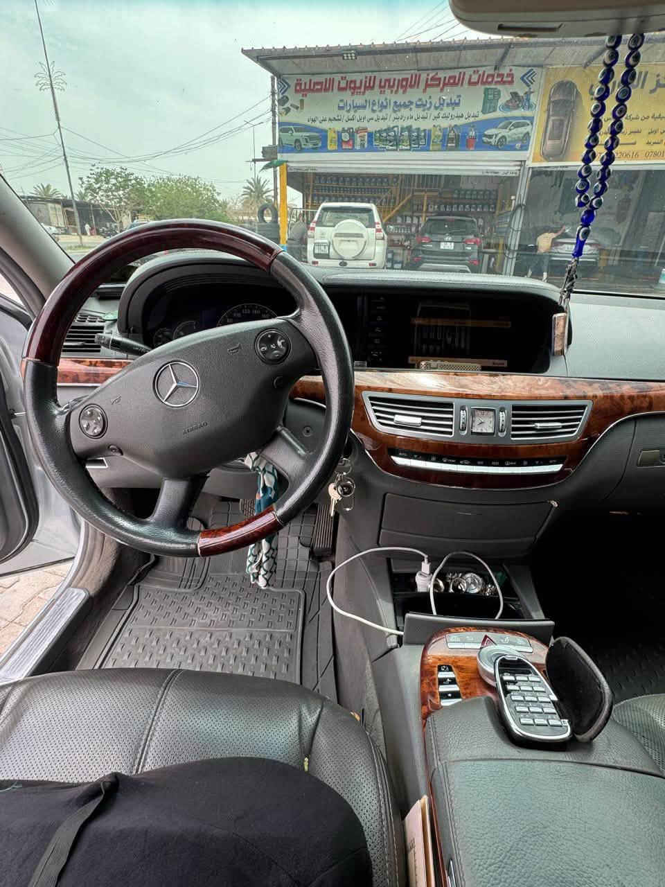 السلام عليكم 
Mercedes S350
وارد ياباني 2005محدث 2013
جاملغ امامي ايسر صبغ 
جاملغين خلفي شبر صبغ
الباقي كله جاهز حدادية تبريد كير مكينة 
للأستفسار ***********
غير متواجد ع الفيس
