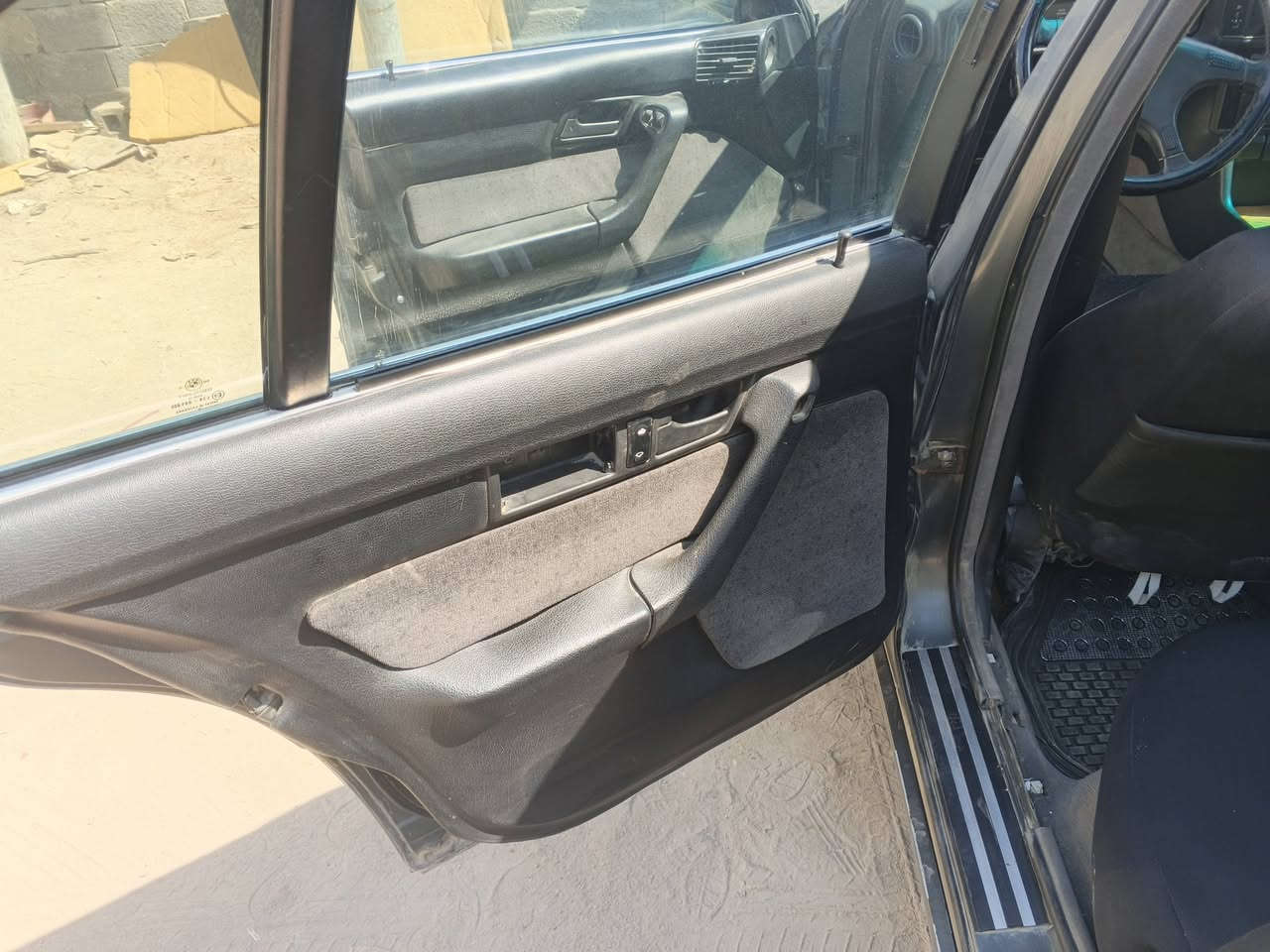 يسلام عليكم عندي بي ام موديل 90وارد يابني سيارة نظيفه جاهزه من كلشي من صدر وتخم تاير جديد محرك خير من الله سعر 50.......***********
