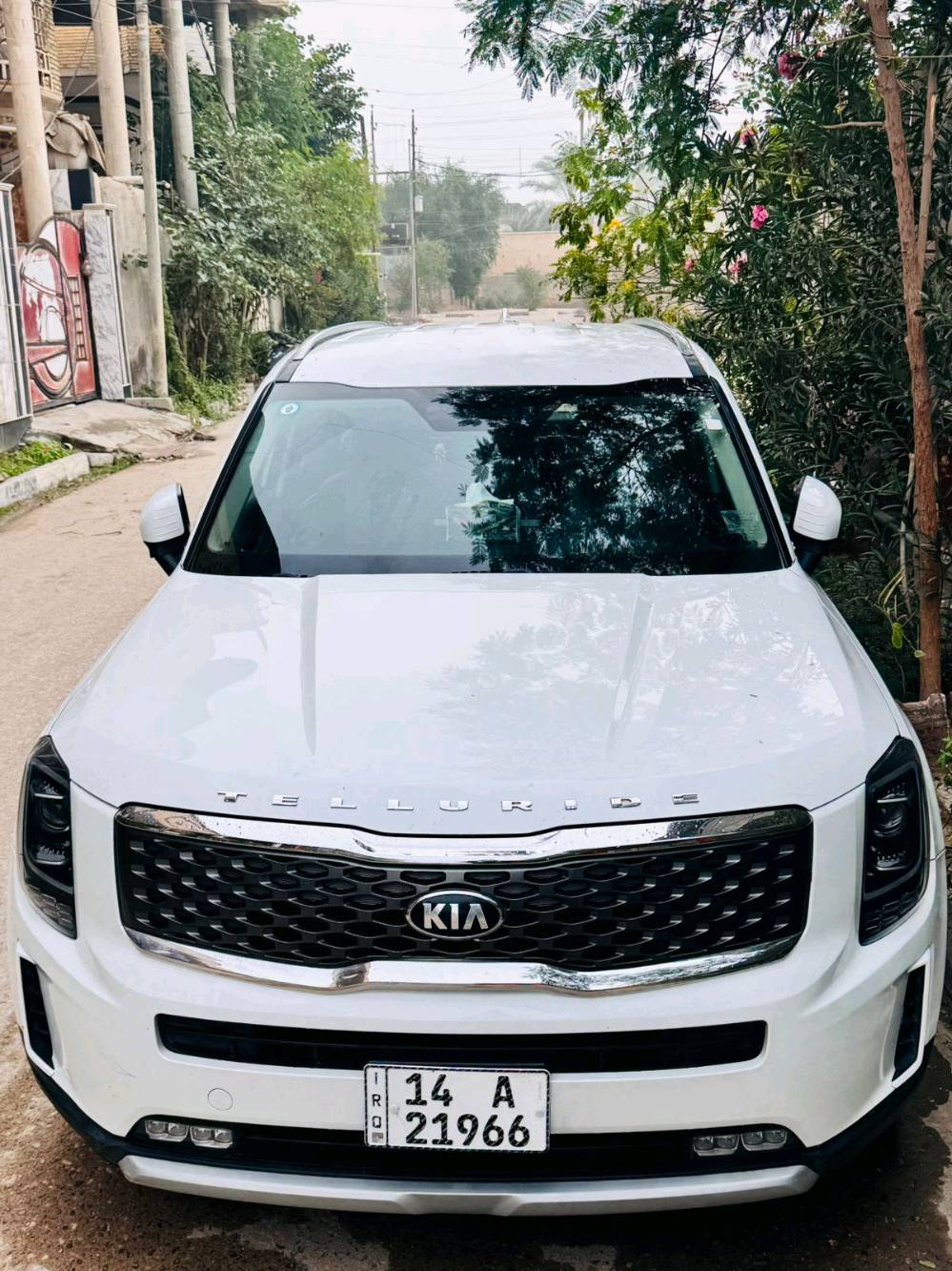كيا تيلورايد (Kia Telluride)
موديل (2020)خليجي مكفوله كفالة عامة ومن الضربة القويه 
بيها بعض الطخات قليلة 
مواصفات (LX) 
7 راكب رقم بصرة الداخل جلد 
وارد خليجي (3.8/6V) 
حساسات خلفية وكامرة خلفية وشاشة 
وتشغيل عن بعد مري شفط 
وضع قيادة ذاتية /اشارة ترحيبية
تبريد 3 قطع 
صيانة شهريآ اوديها السعر 265 وبيها مجال 
العنوان /البصرة 
للاستفسار اكثر التوصل علا الرقم  ***********