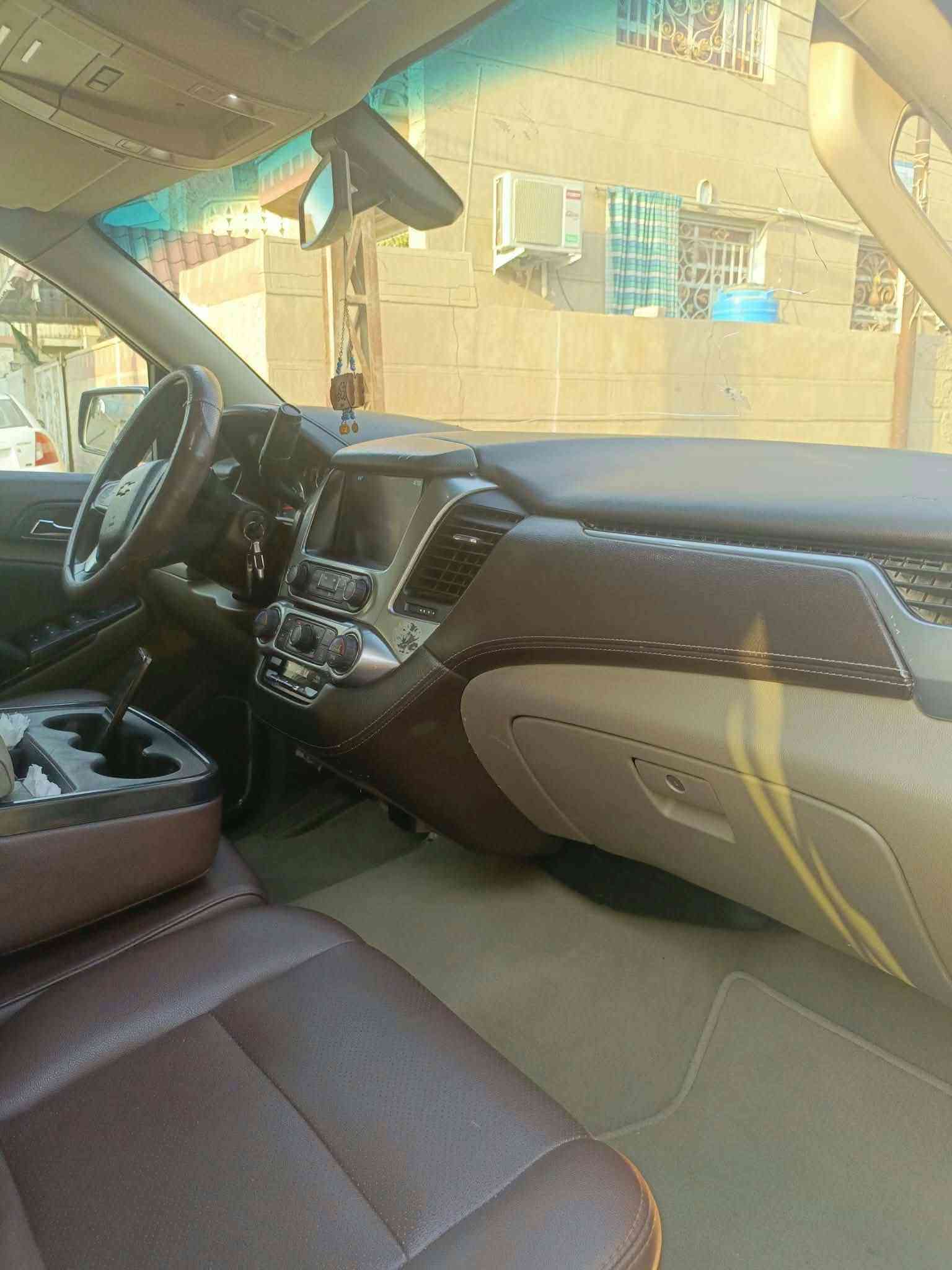السلام عليكم
تاهو للبيع موديل 2020 فئة LT ماشيه 165 الف كيلو متر السيارة محرك 8V سلندر 5300  خليجي حادثها جاملغ وبنيد السيارة رزنه وعدله وشلعه بيها يعني فول  و احلى من الصورة رقم بغداد
السيارة كامله من كلشي تبريد ثلج ماتصرف عليها تايرات جديدات 
 الاستفسار
السعر 31 الف دولار 310$ ورقه  
الاتصال على هذا الرقم (***********)
موجود واتساب واتصال
